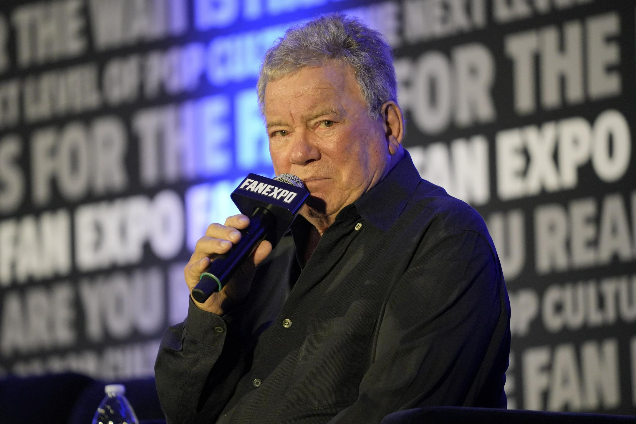 William Shatner tudi pri 95 letih ne miruje. Ustanovil je heavy metal skupino, kmalu prvi koncert.