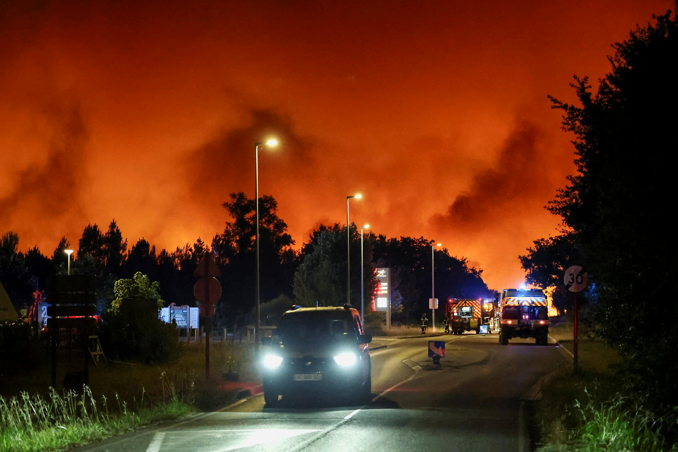Zaradi požara na jugozahodu Francije evakuirali 12.000 ljudi