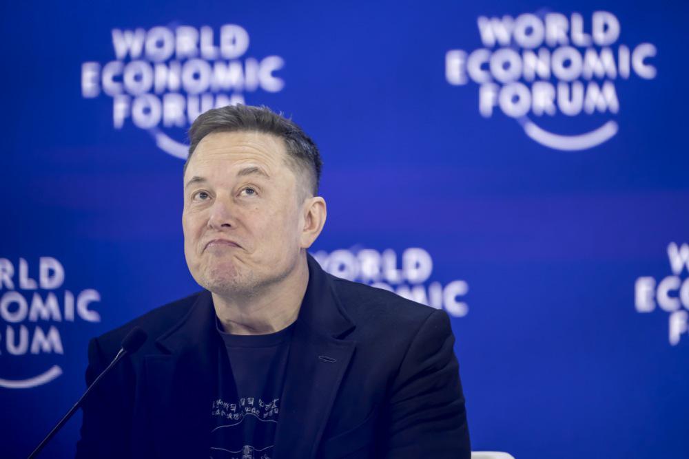 Musk se bo z UI-jem lotil "zgodovinsko verodostojne" različice Odiseje