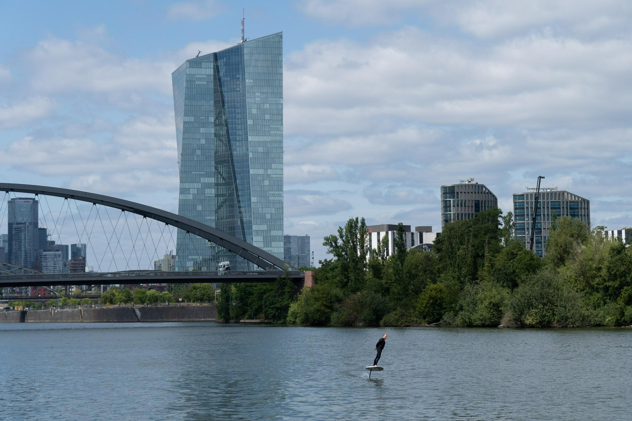ECB pričakovano brez sprememb denarne politike