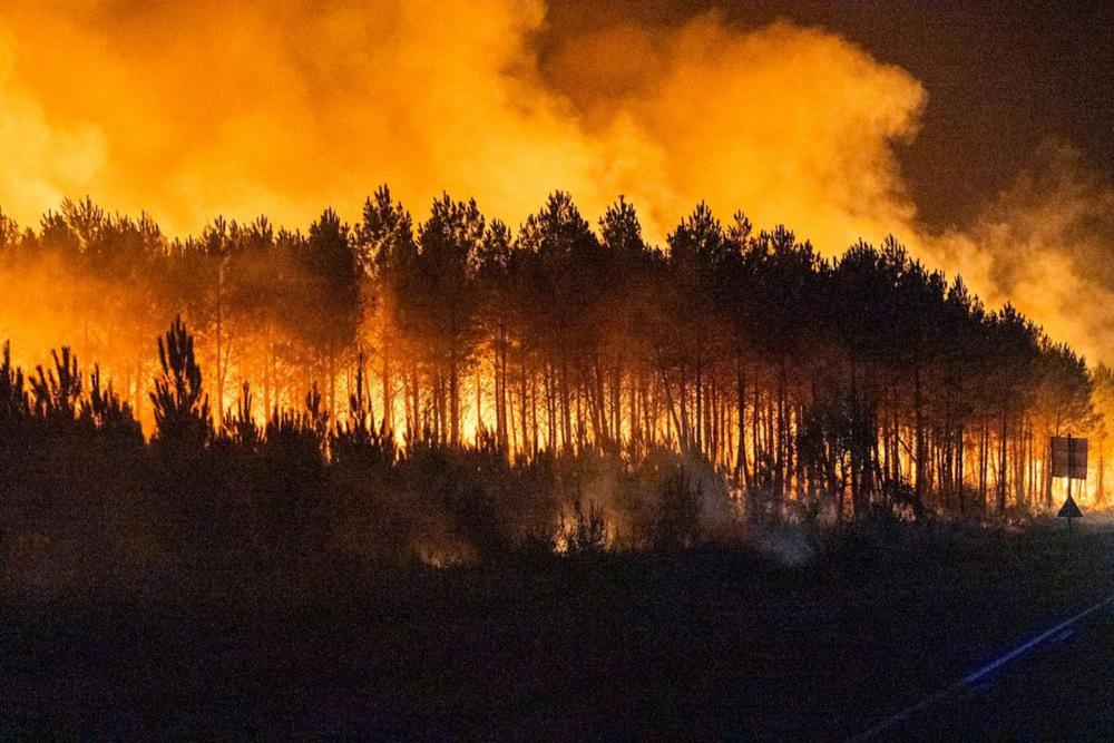 Iz predmestij Bordeauxa stekla evakuacija ljudi. V okolici Madrida se bojijo močnega vetra.