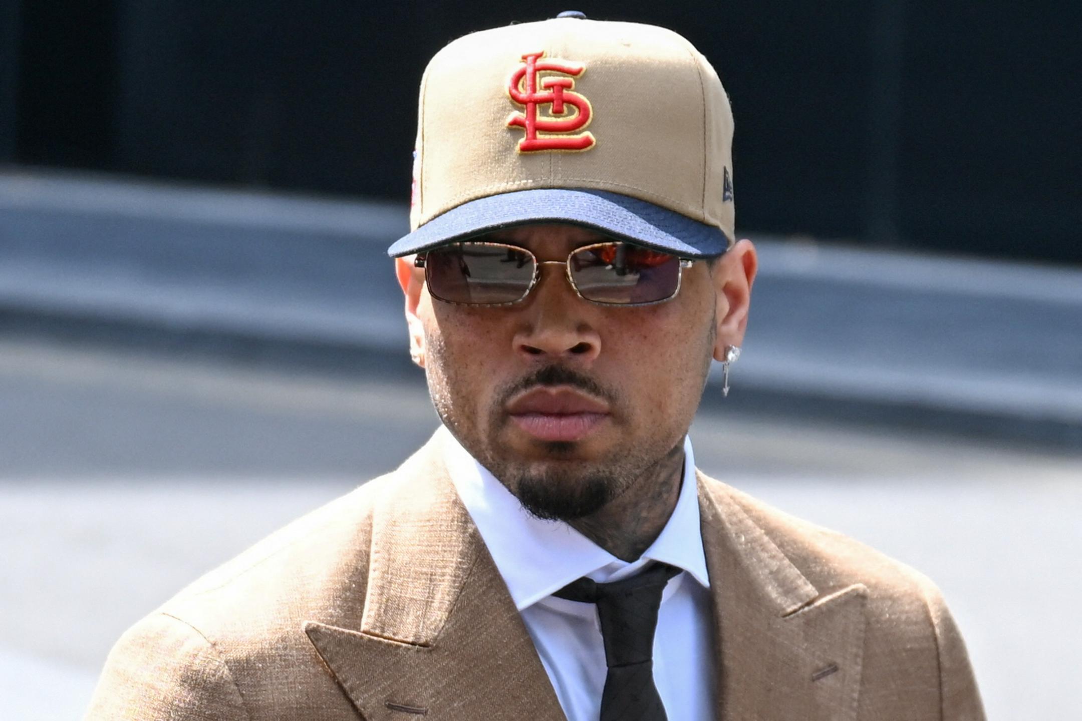 Chris Brown priznal napad s steklenico v londonskem klubu, kazen bo znana oktobra
