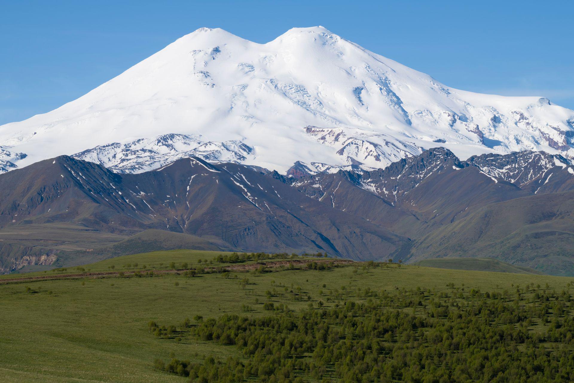 Skupino alpinistov iz BiH-a na Elbrusu zajelo neurje – dva sta umrla, tri še iščejo