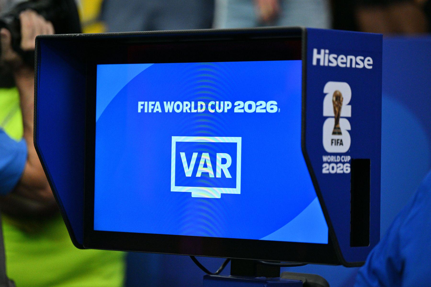 Uefa: "VAR sme posredovati le v primerih 'jasne in očitne' napake"