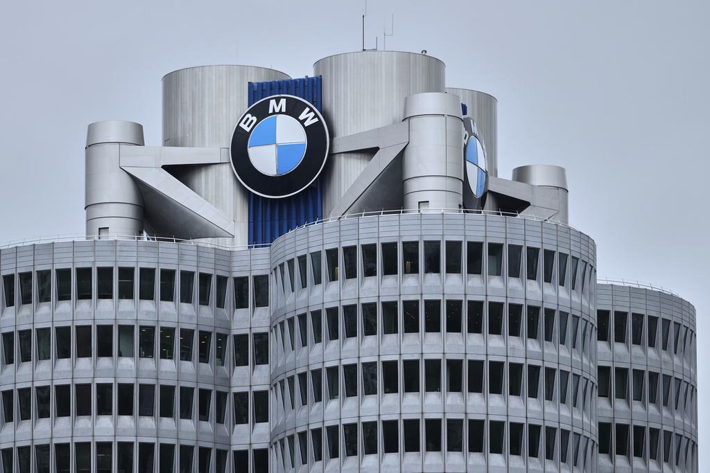 BMW zaradi pritiska kitajske konkurence polovici svojih zaposlenih ponudil odpoved