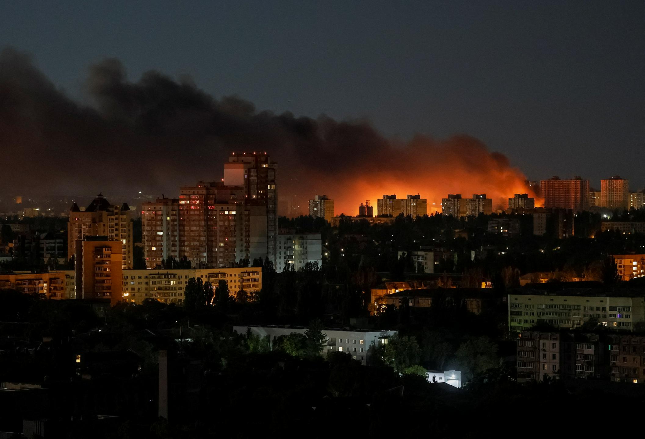 Iz Ukrajine poročajo o najmanj 13 smrtnih žrtvah ruskih napadov. Med ubitimi tudi otroka.