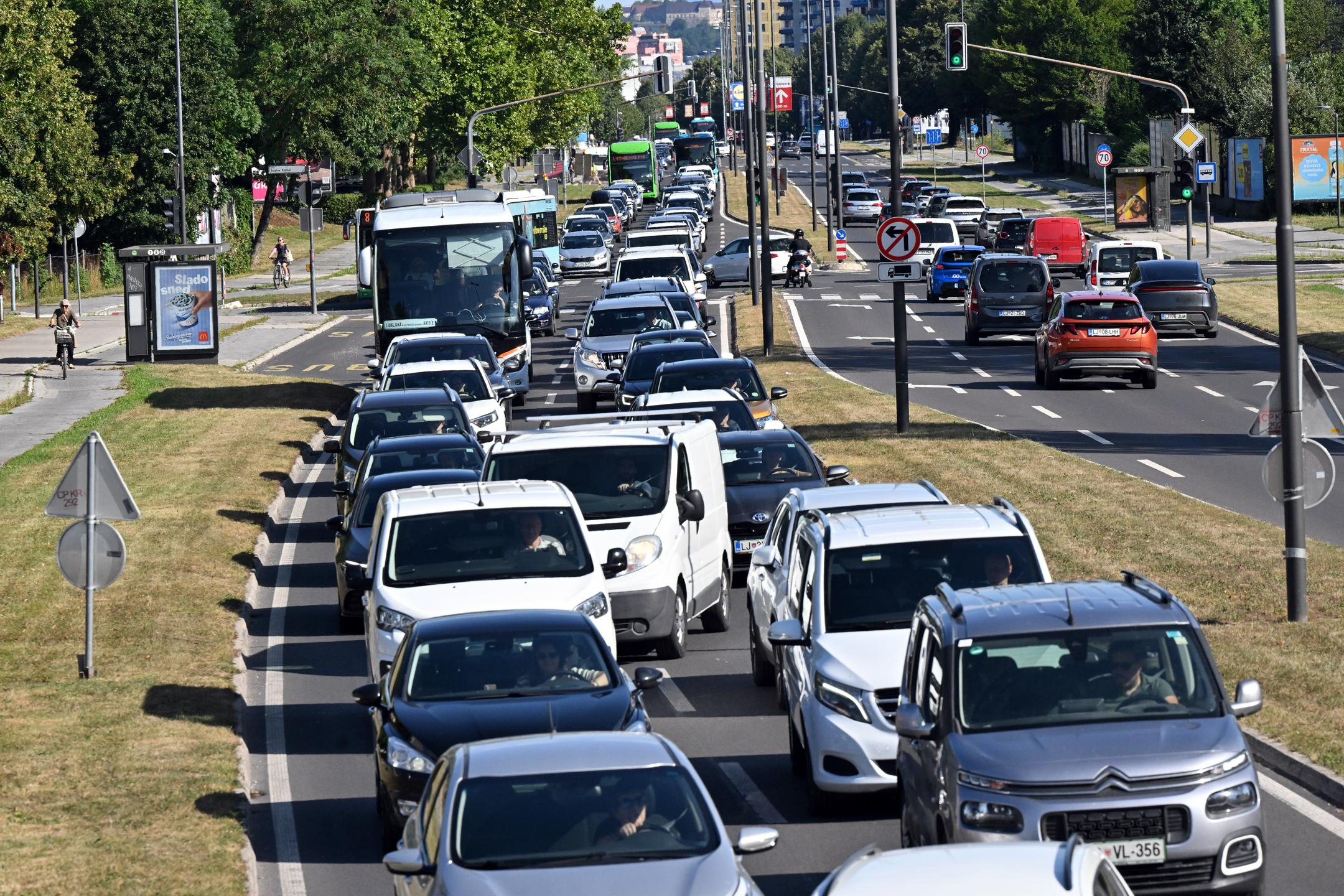 Vročina vpliva na delovanje vozil, za varno vožnjo ključna učinkovita klimatska naprava