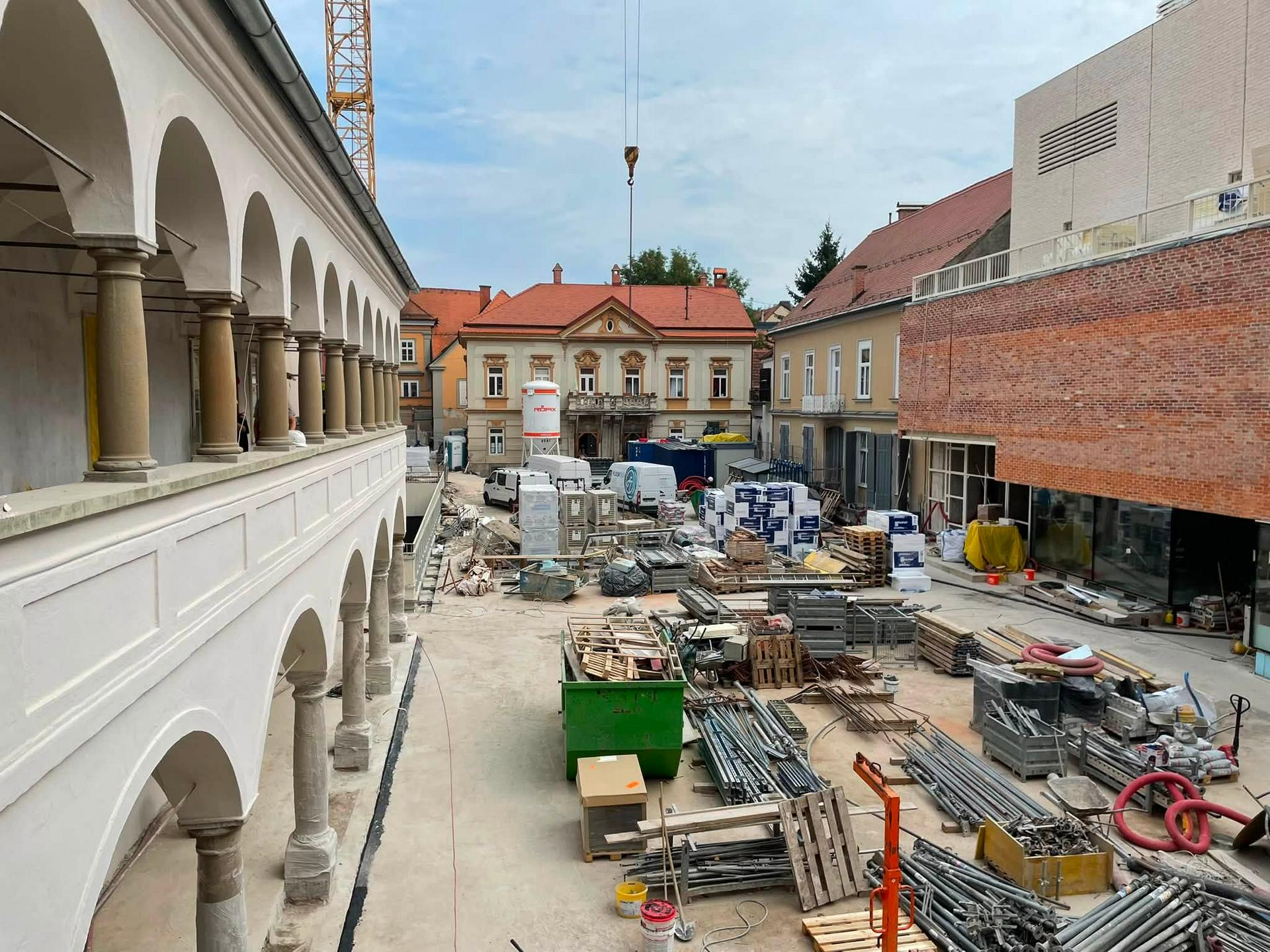 Eden največjih infrastrukturnih kulturnih projektov v državi: Center Rotovž v uporabo naslednje leto
