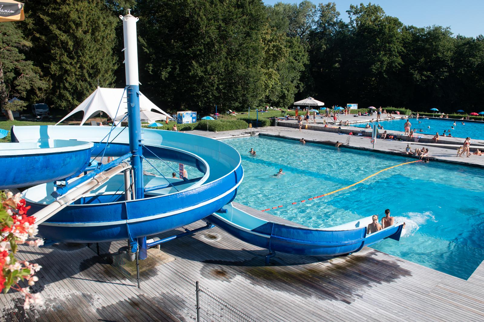 Na kopališču Mariborski otok naj bi ženska v burkiniju morala zapustiti bazen