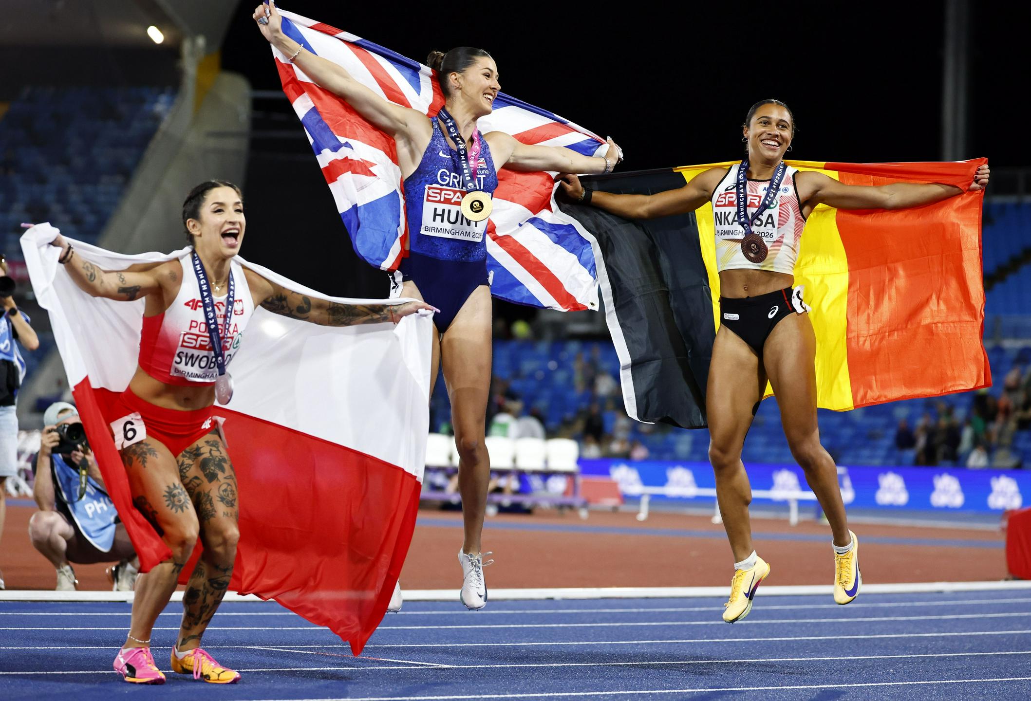Amy Hunt navdušila v sprintu na 100 m, Ingebrigtsen znova zlat na 5000 m