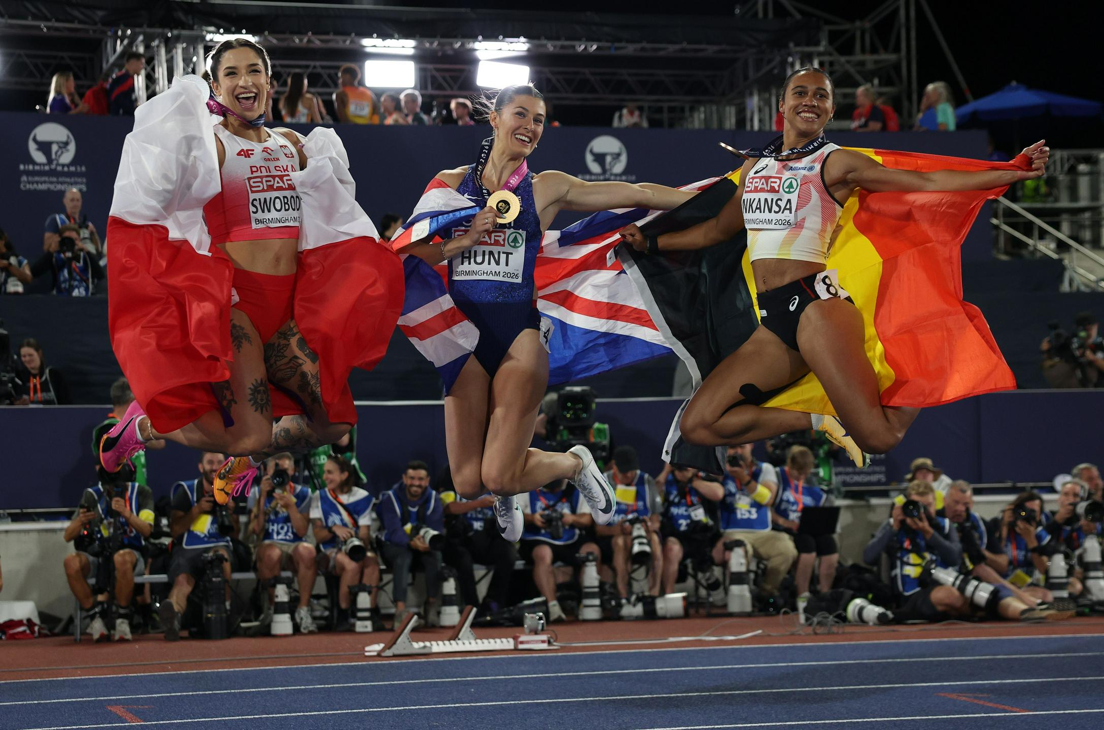 Amy Hunt z izjemnim finišem dobila sprint na 100 m, Ingebrigtsen četrtič zlat na 5000 m