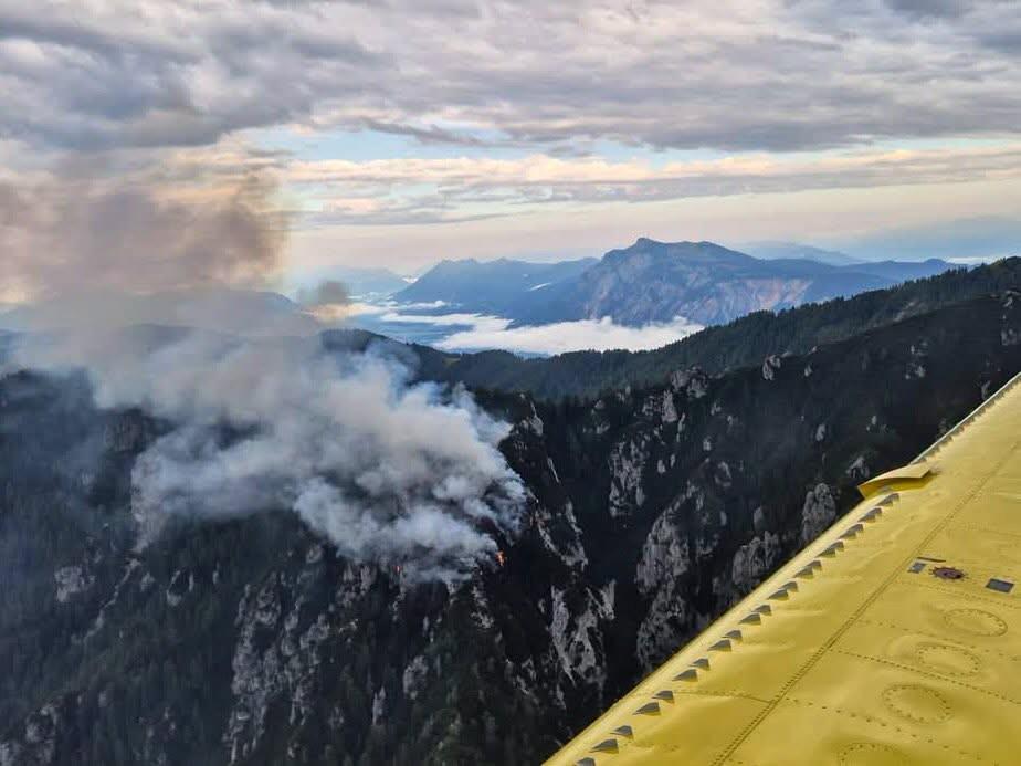 Gašenje požara na pobočju nad Srednjih Vrhom se nadaljuje
