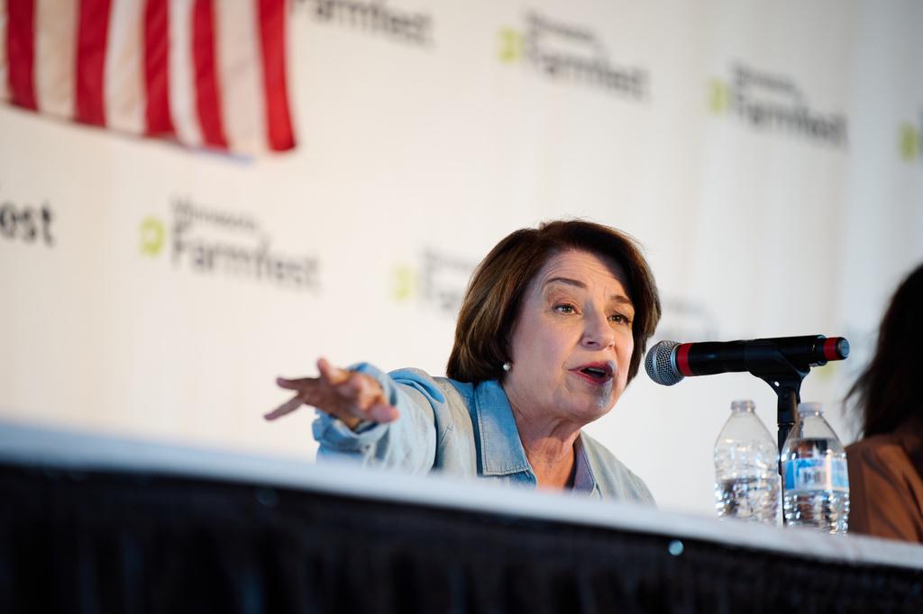 Senatorka Amy Klobuchar osvojila demokratsko nominacijo za guvernerko Minnesote