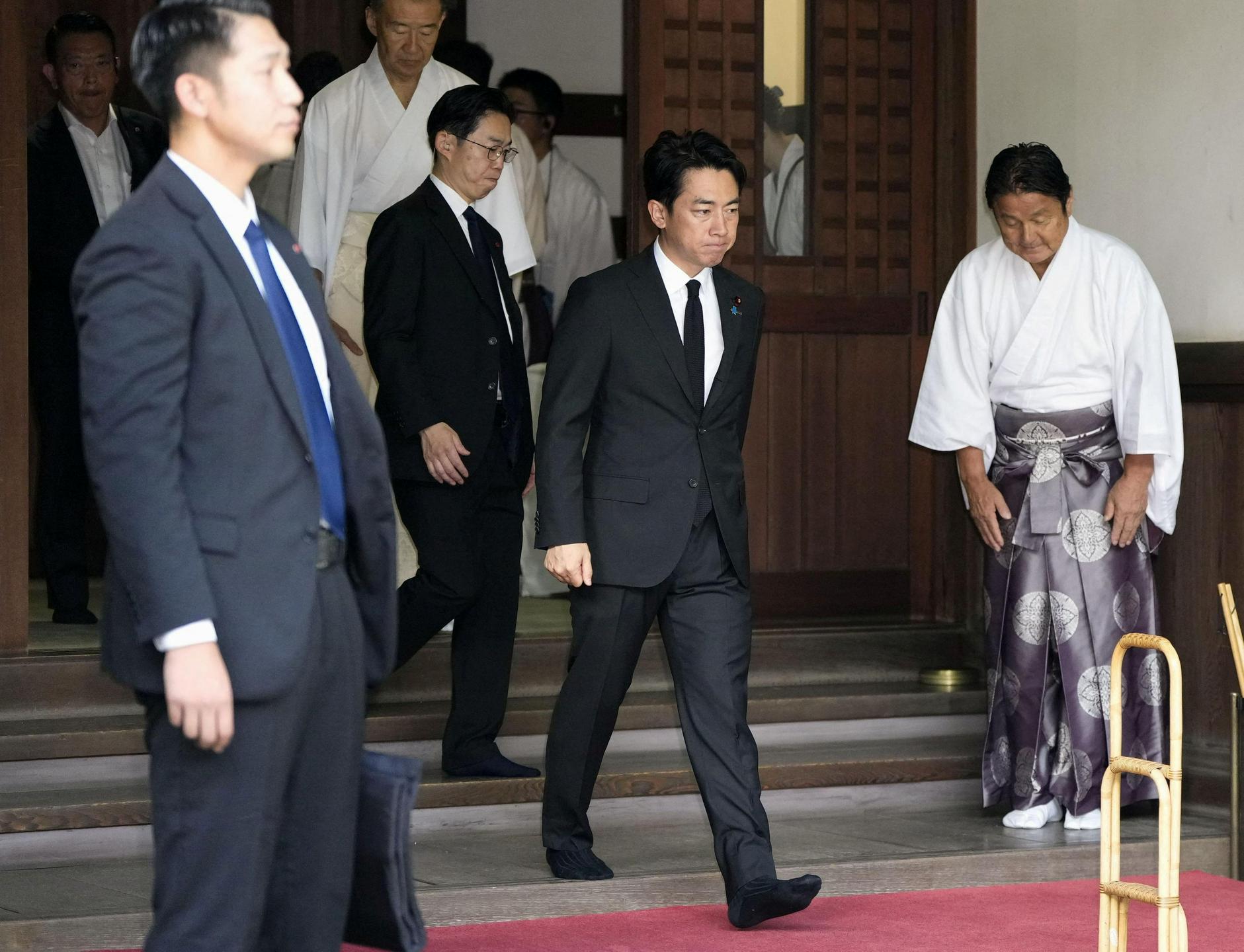 Japonski obrambni minister ob obletnici kapitulacije obiskal sporni tempelj Jasukuni
