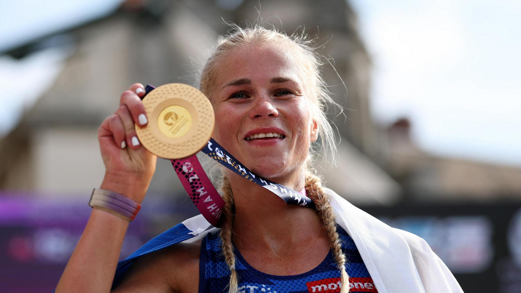 Vainio pobegnila že na startu maratona in zmagala s skoraj petimi minutami prednosti