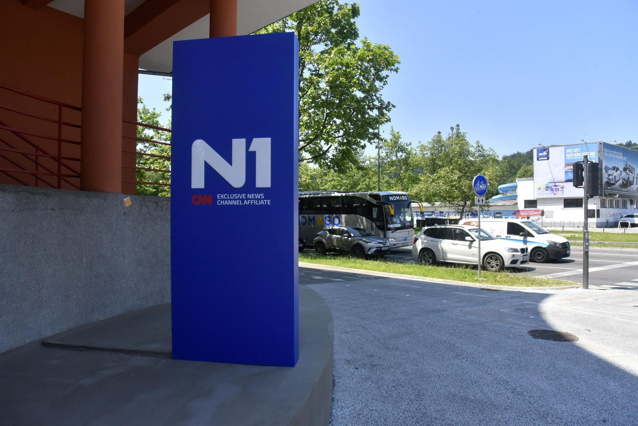 Društvo novinarjev zaskrbljeno nad prodajo medijev United Groupa, med njimi tudi N1