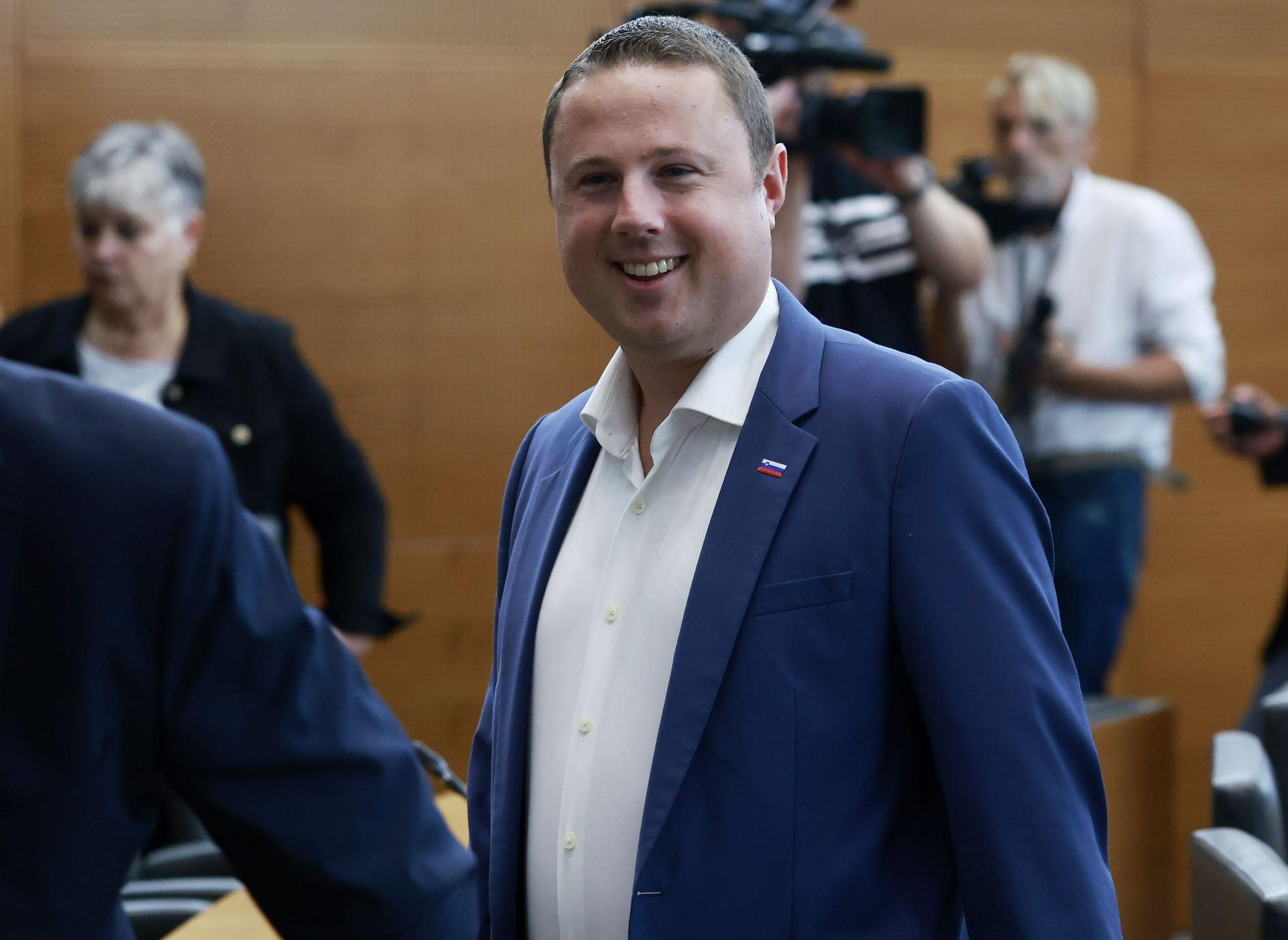 Mahnič: Varnostne službe naj prenehajajo predsednici pošiljati poročila. UPRS odgovarja: Lažeš.