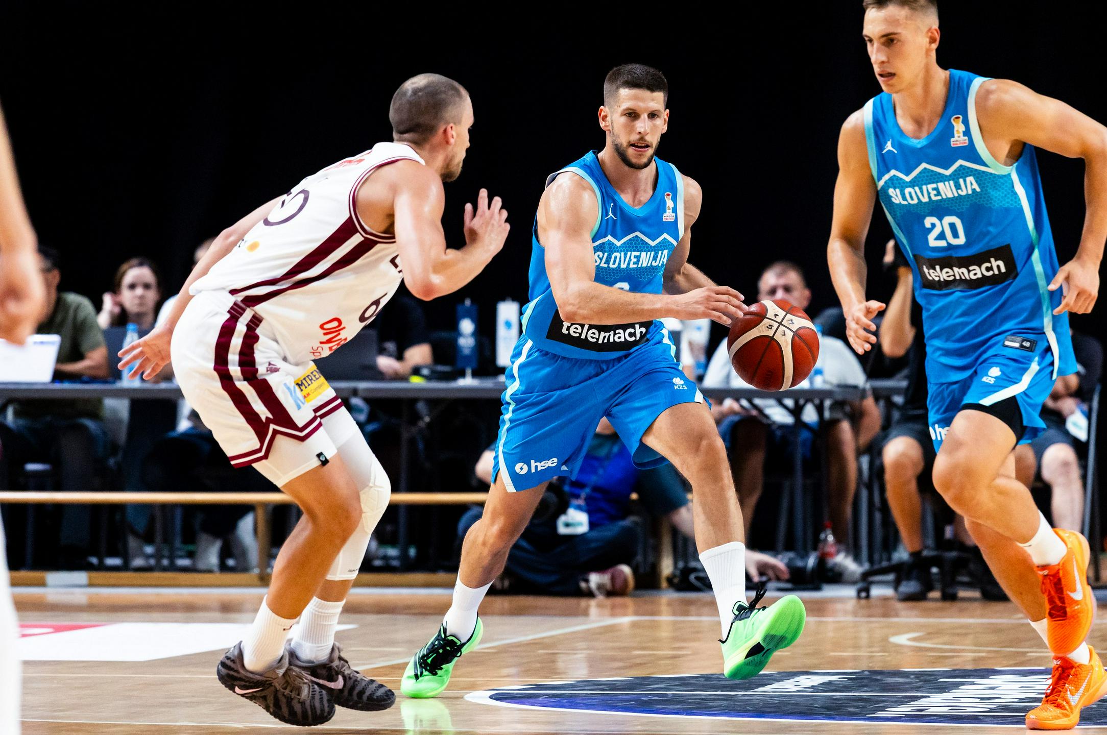 Slovenija - Latvija 55:64 (po 3. četrtini)
