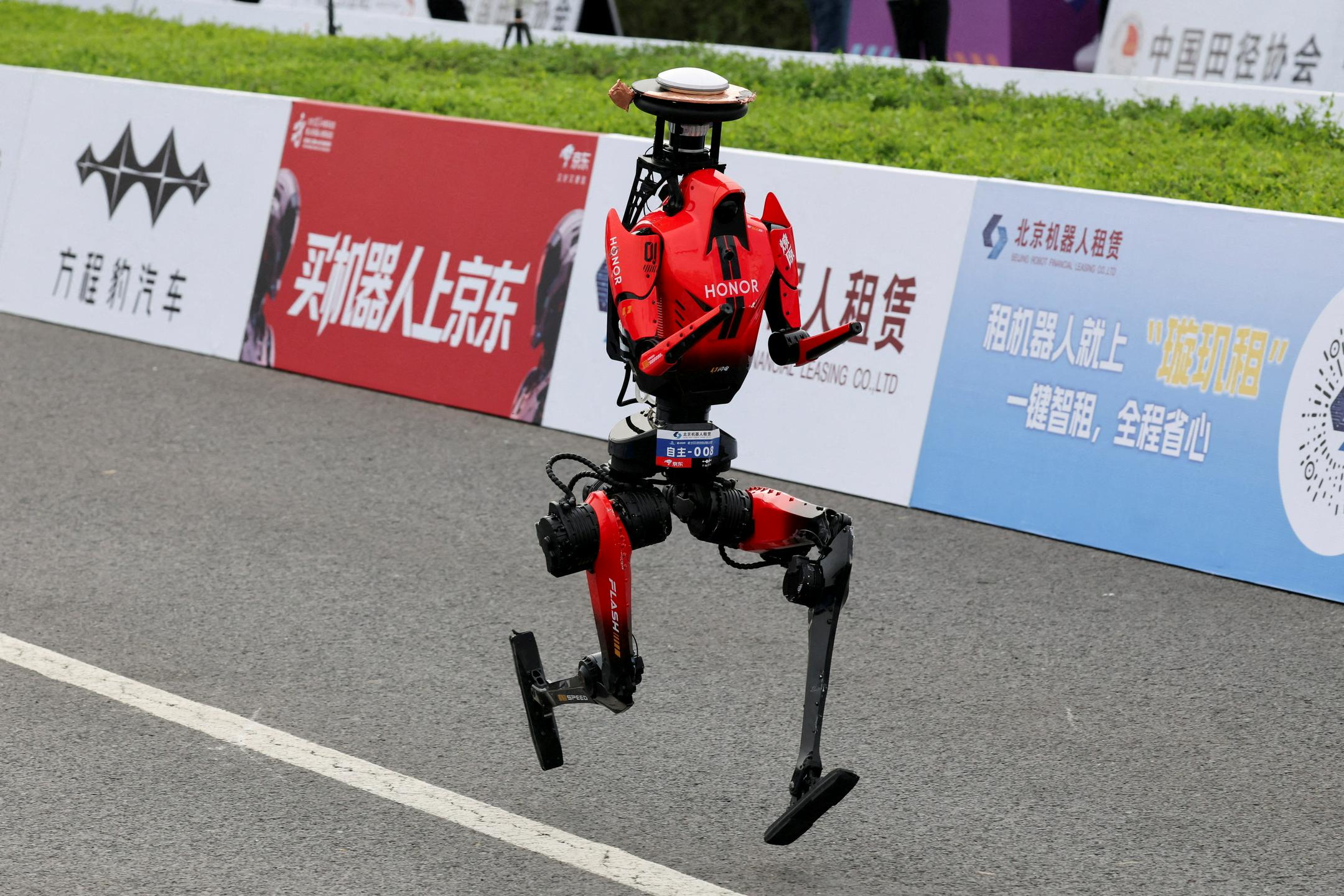 Robot Lightning podrl rekord Usaina Bolta