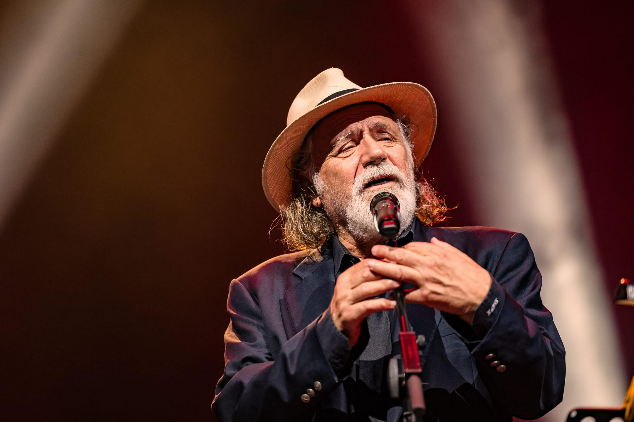 "Jesen stiže, dunjo moja": tudi koncert Radeta Šerbedžije napoveduje prihod jeseni
