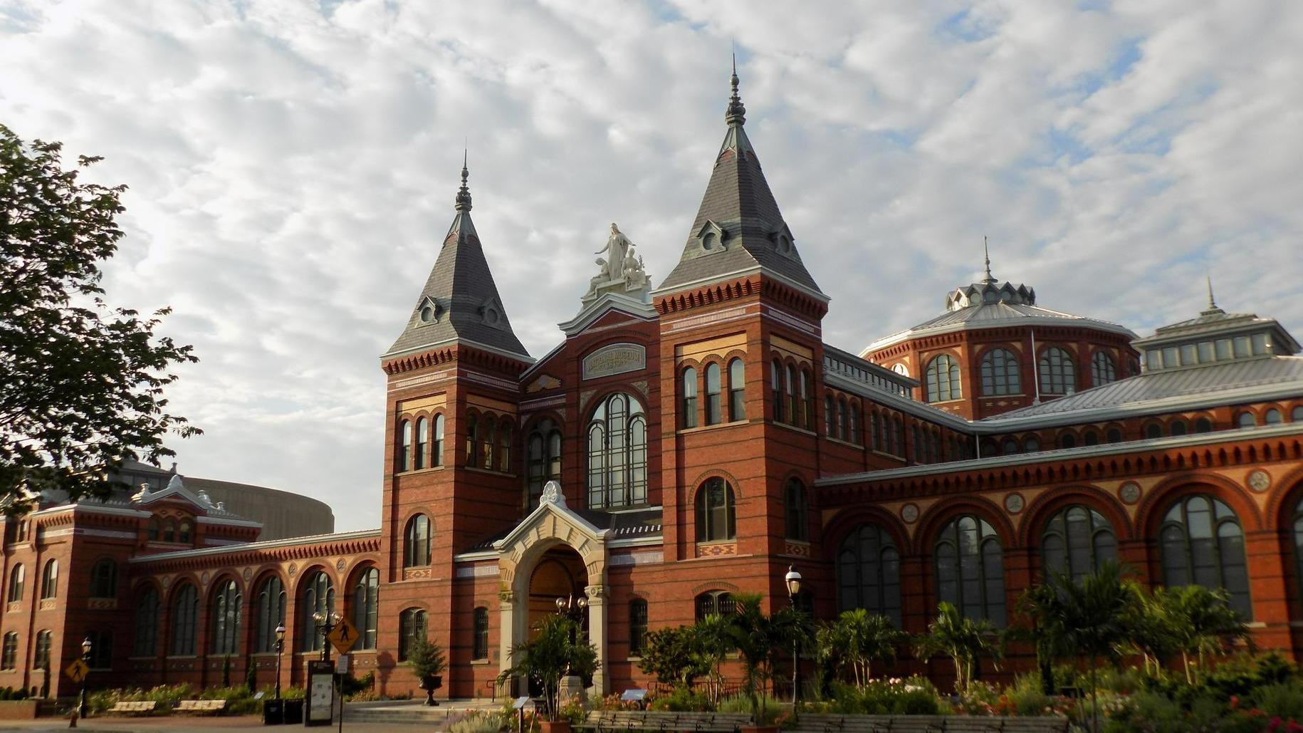 Smithsonian želi z ustanovitvijo latinskoameriškega muzeja v že obstoječi stavbi prehiteti Trumpa