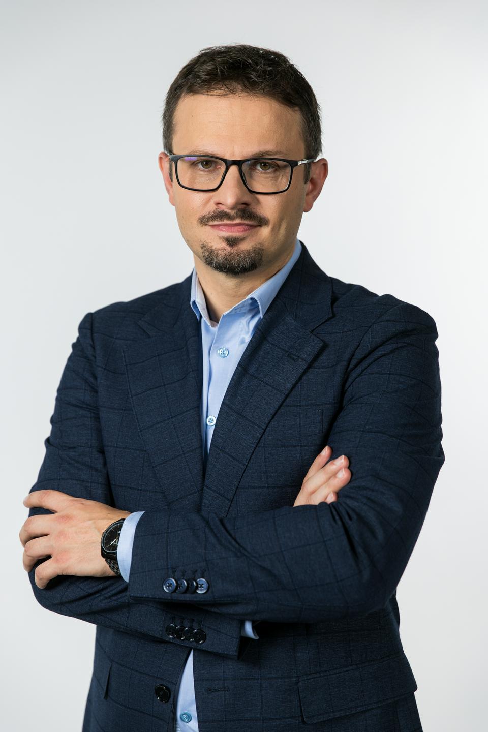 Seku M. Condé in Petra Marc nova voditeljska dvojica globusa, adrijan bakič odhaja v bruselj