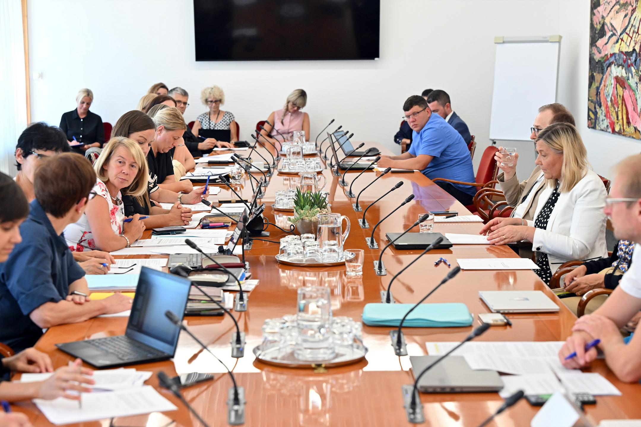 Odbor za kulturo podprl posvetovalni referendum o ukinitvi rtv-prispevka