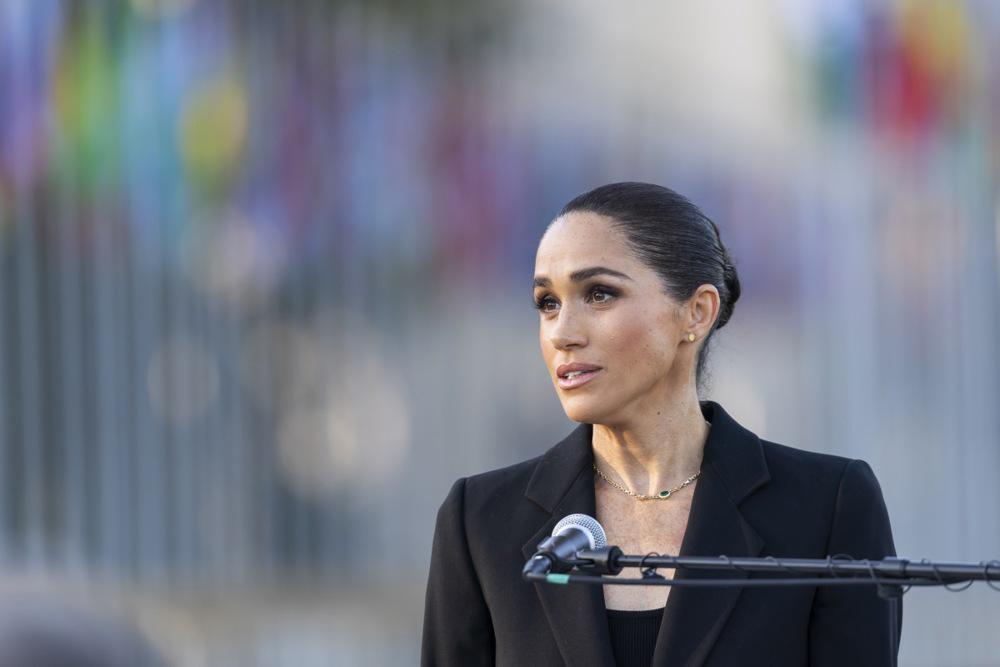 Po ostrem odzivu javnosti Meghan Markle umaknili iz igralske zasedbe serije Gospodje