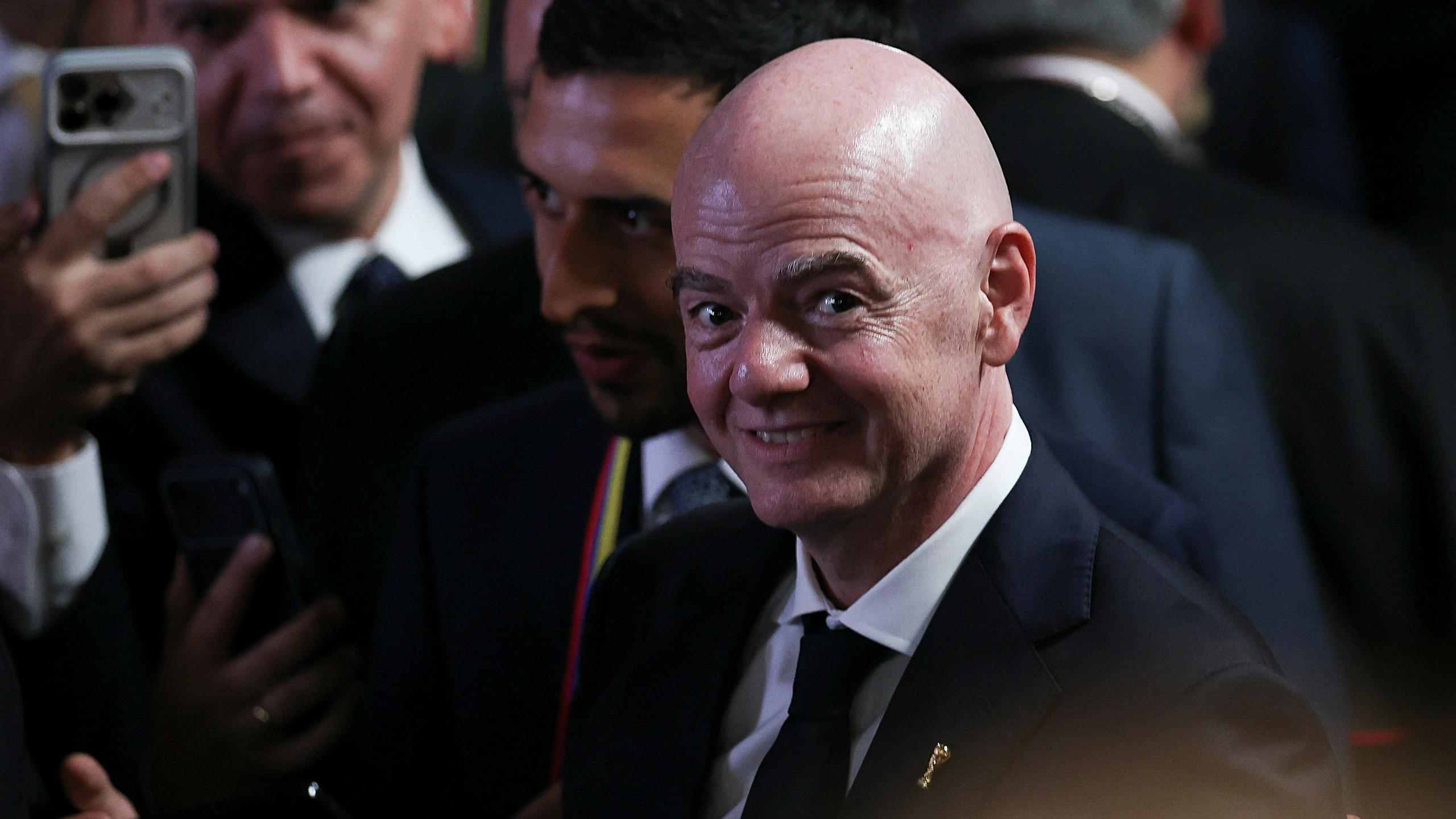 Nov udarec za Infantina: zdaj so mu hrbet obrnili še nogometaši