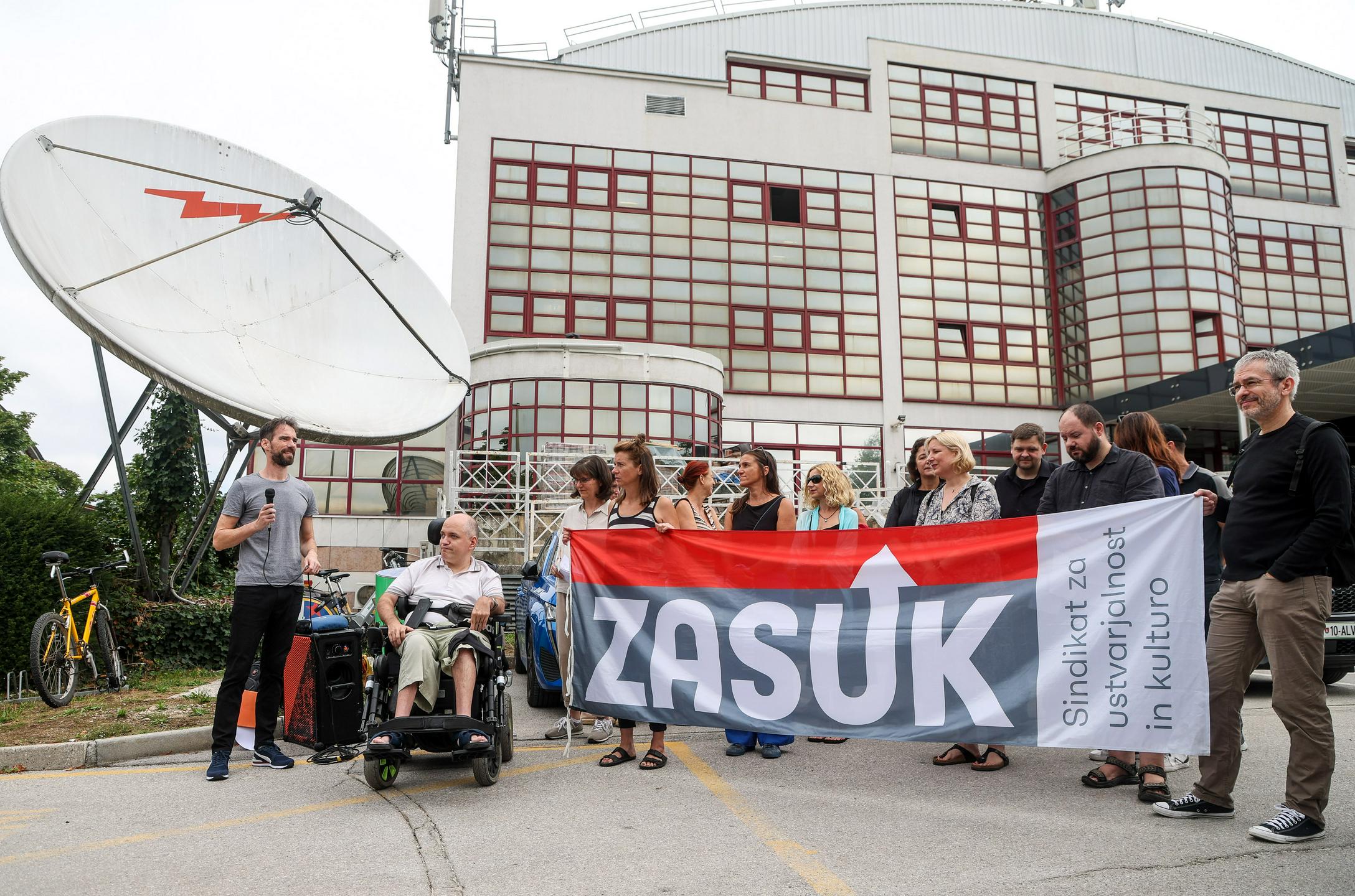 Zasuk poziva k ureditvi razmer na področju prevodov AV-vsebin. Stavka ni izključena.