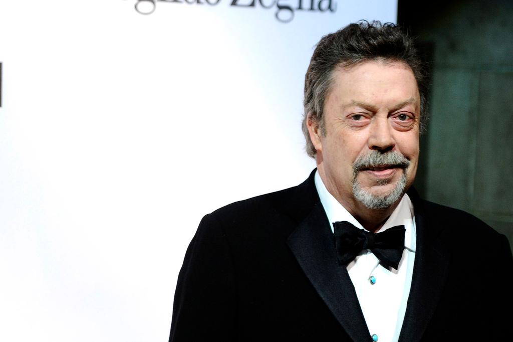 Umrl je Tim Curry, ikonični karakterni igralec, najbolj znan po vlogah norih zlikovcev