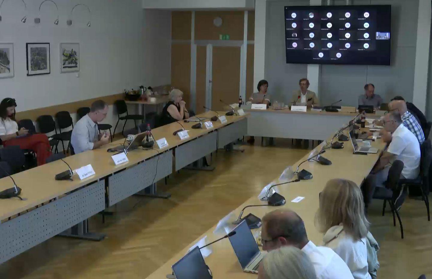 Svet RTV SLO od uprave želi oceno, kaj bi pomenila ukinitev RTV-prispevka