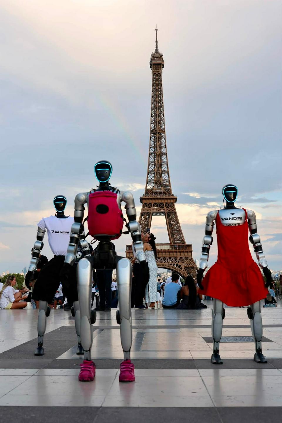 Slovenski humanoidni robot Jože navdušuje v Parizu
