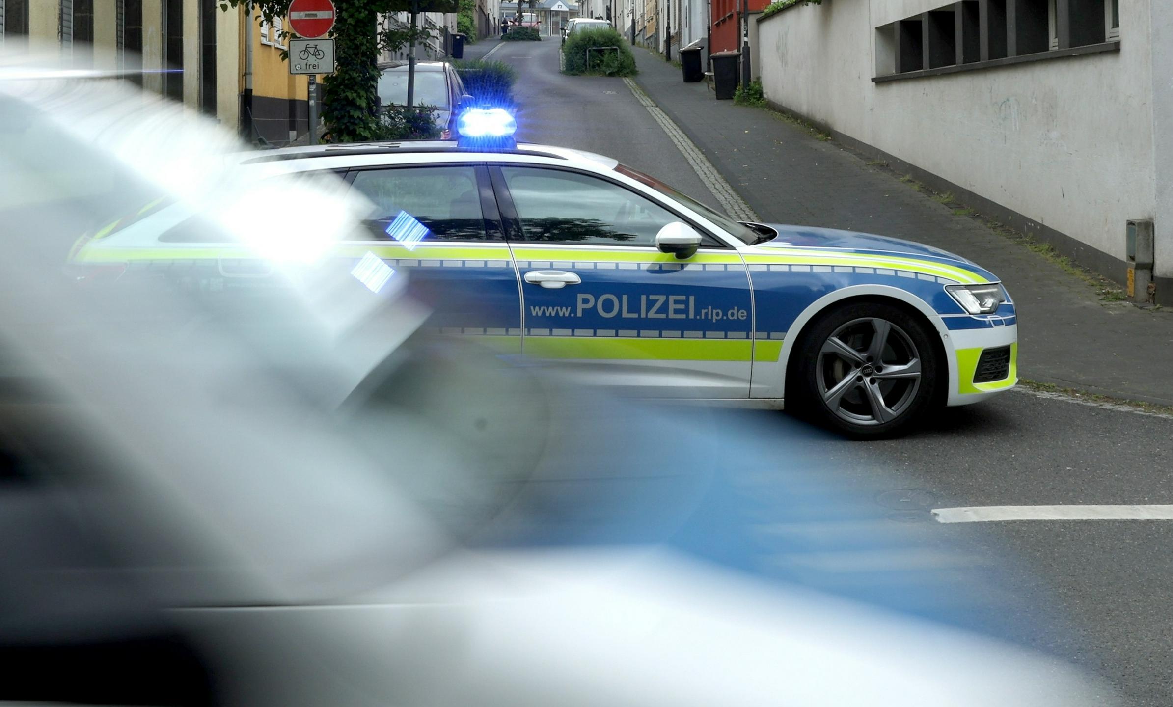V napadu z nožem pri šoli v Berlinu ubita ženska in moški, ki je skušal preprečiti napad