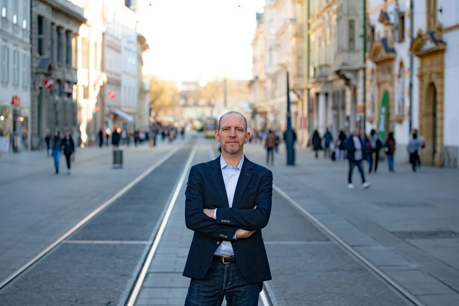 "Virus avtoritarnosti lahko okuži tudi države z dolgo demokratično tradicijo"