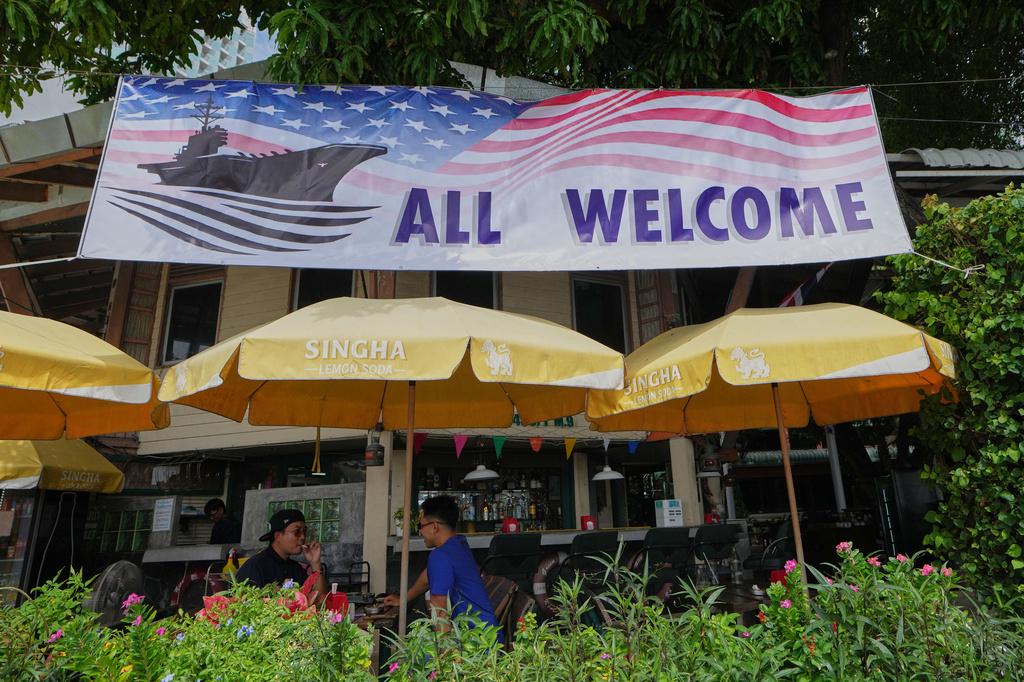 Pattaya, zloglasno letovišče za seksturizem, prvi postanek ameriških marincev po 286 dneh na morju