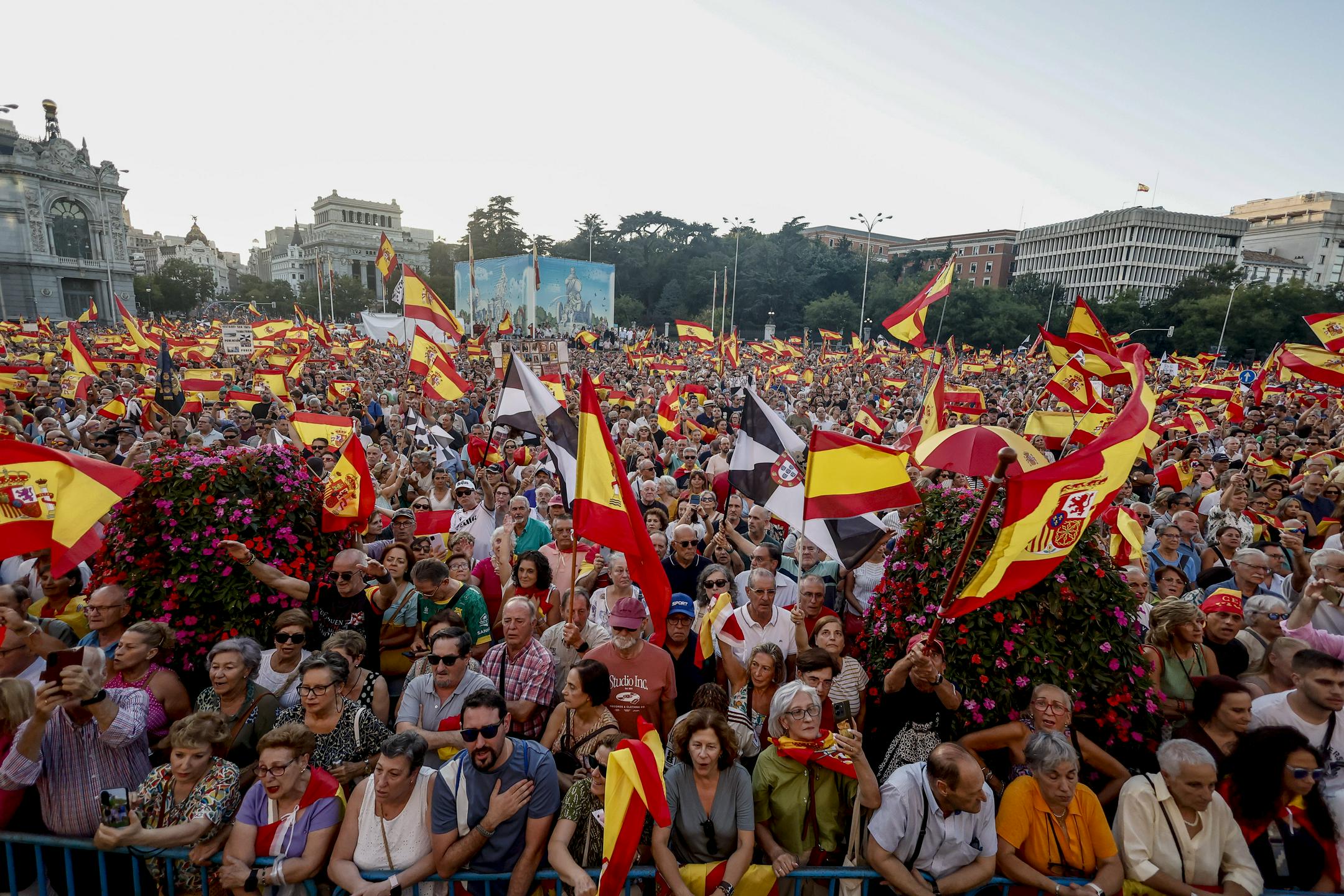 V Madridu in drugih mestih množični shodi v podporo prebivalcem Ceute in proti vladi