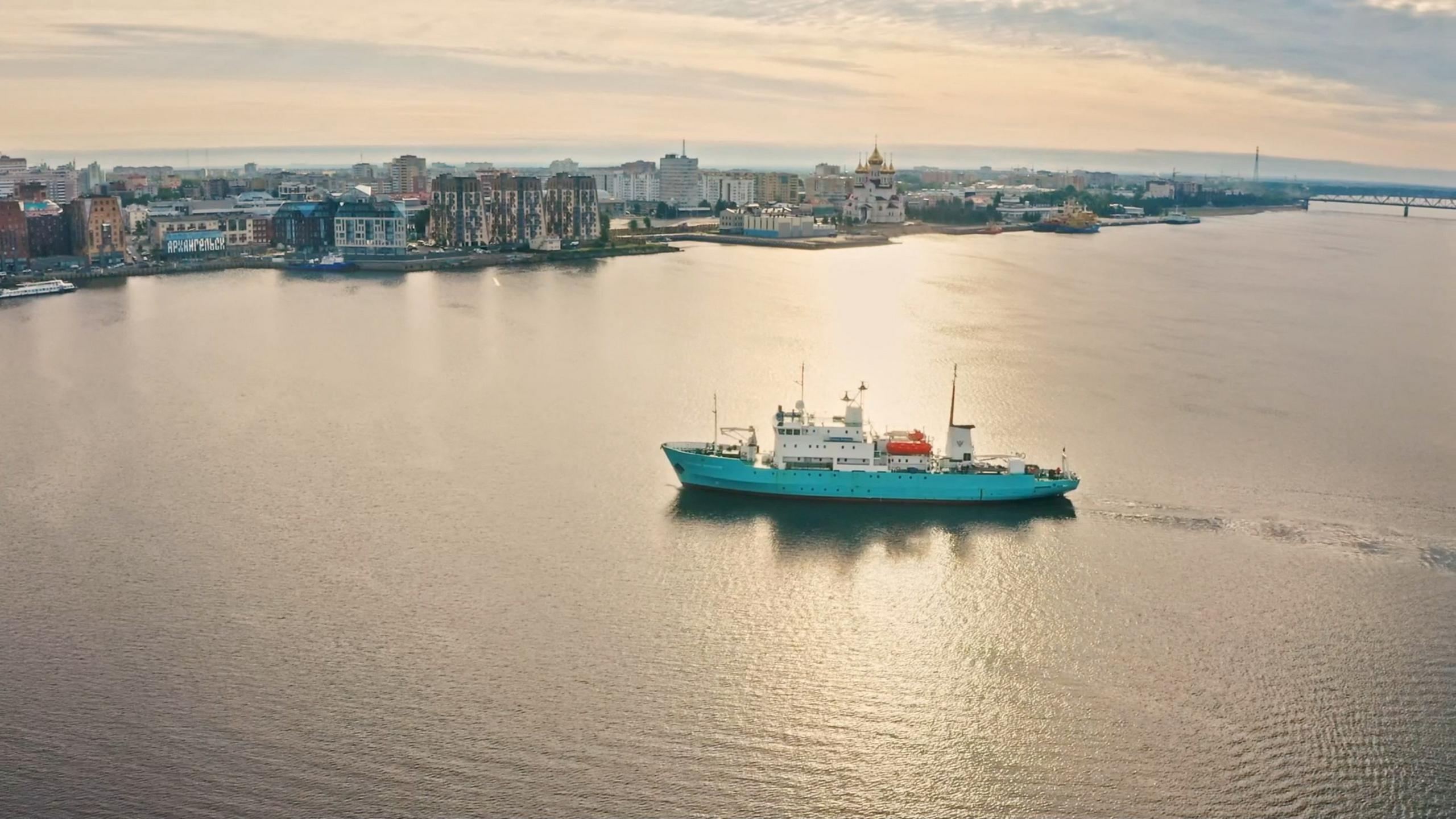 Norveška zaradi zahtevka ukrajinskega podjetja Naftogaz na Svalbardu zasegla rusko ladjo
