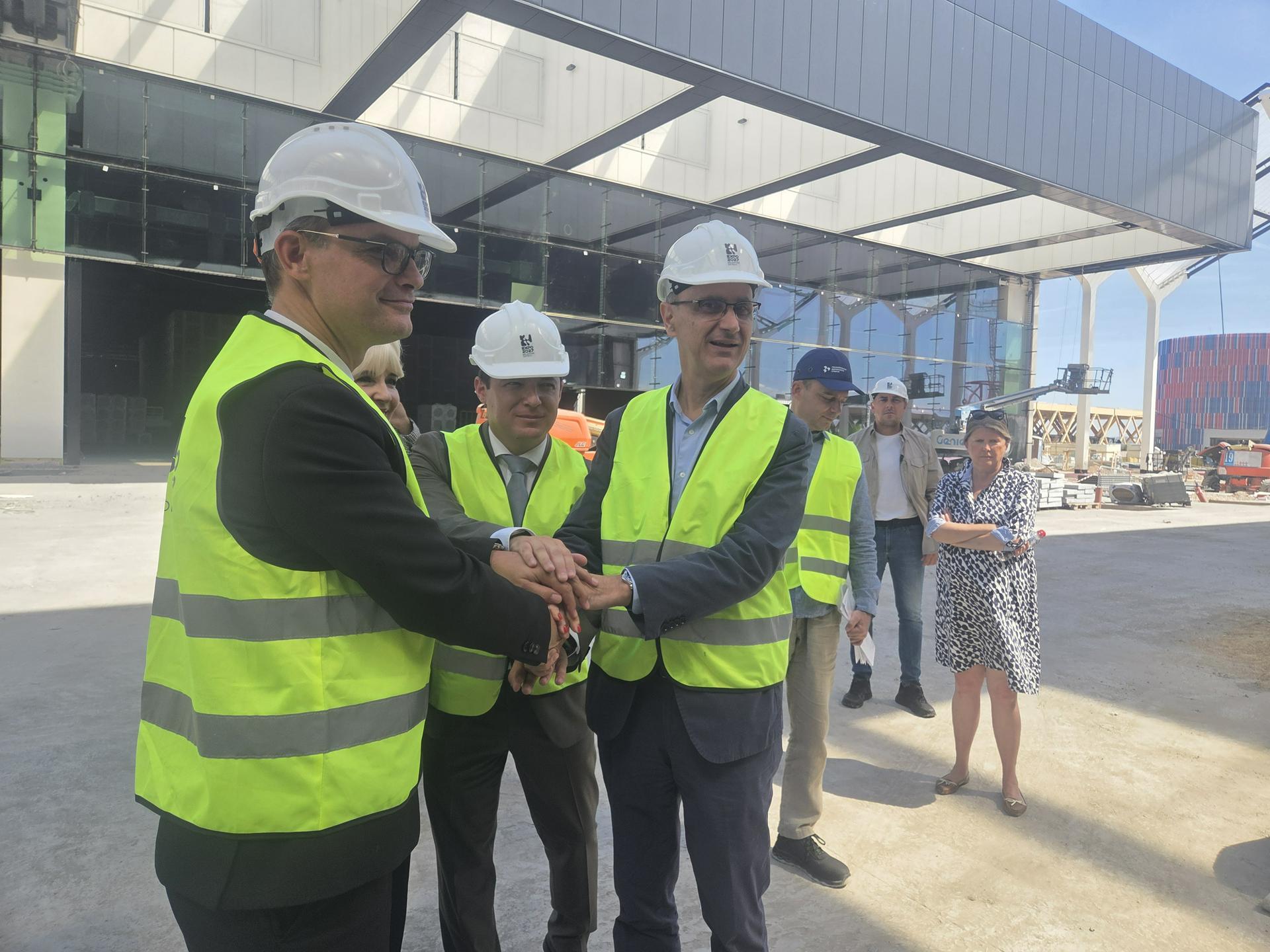 Logar na obisku v Srbiji, ogledal si je tudi gradbišče specializirane svetovne razstave 2027