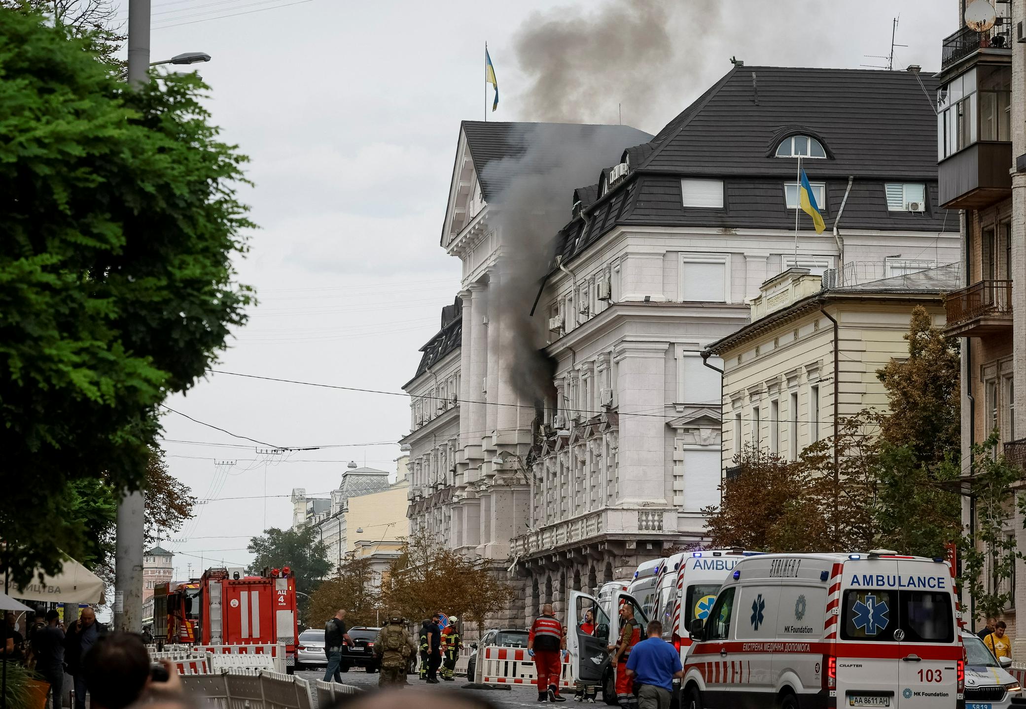 Ruski letalnik zadel sedež ukrajinske varnostne službe SBU. Uničeno skladišče WHO-ja.