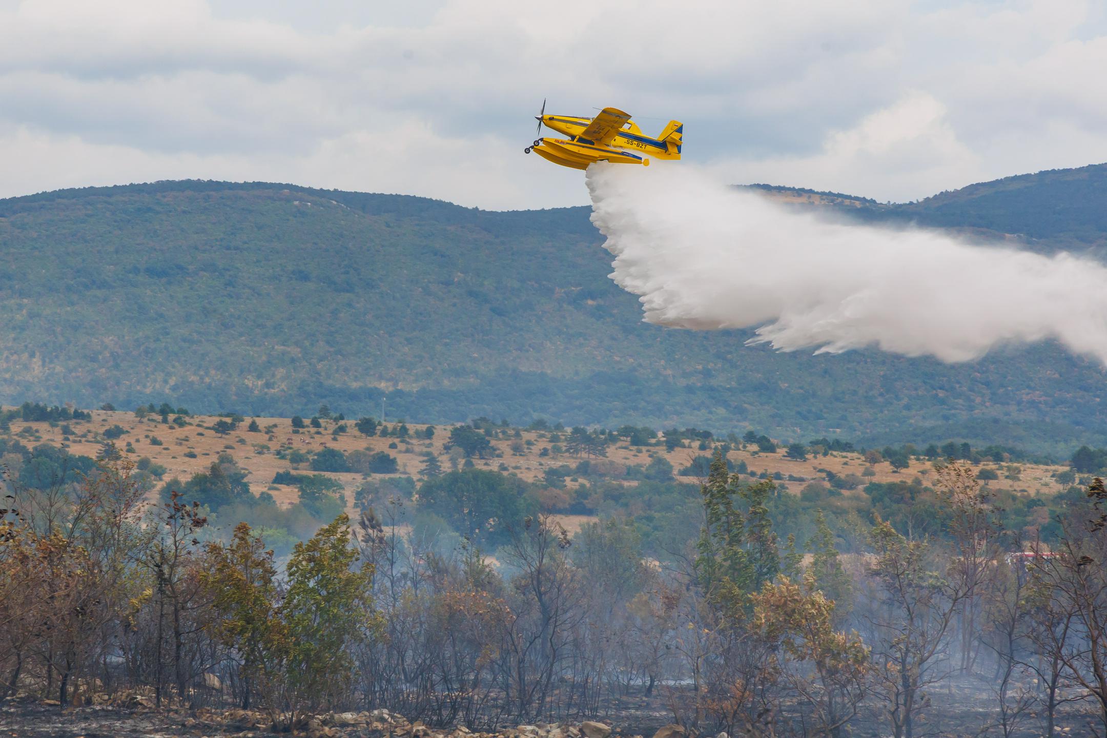 Šest izmed osmih pilotov za upravljanje air tractorjev se še vedno izobražuje