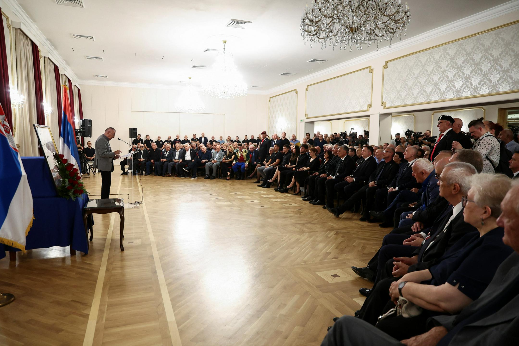 V Beogradu priredili spominsko slovesnost za vojnega zločinca Ratka Mladića