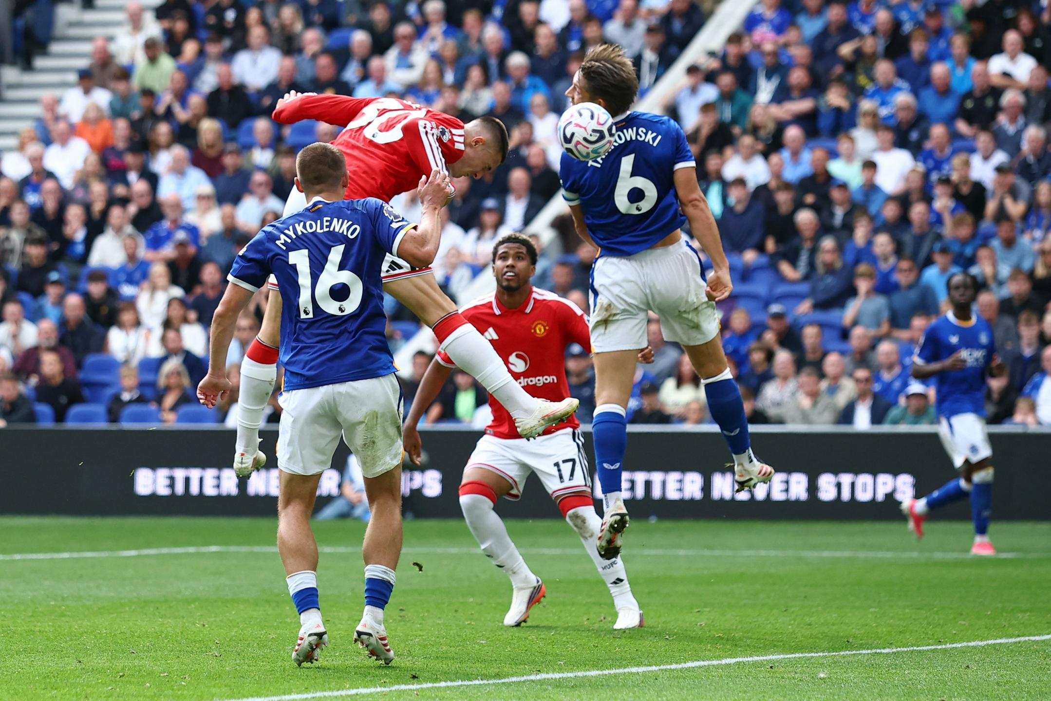 Ob 17.30: Arsenal − Chelsea, rezervist Šeško z glavo zadel za točko vragov