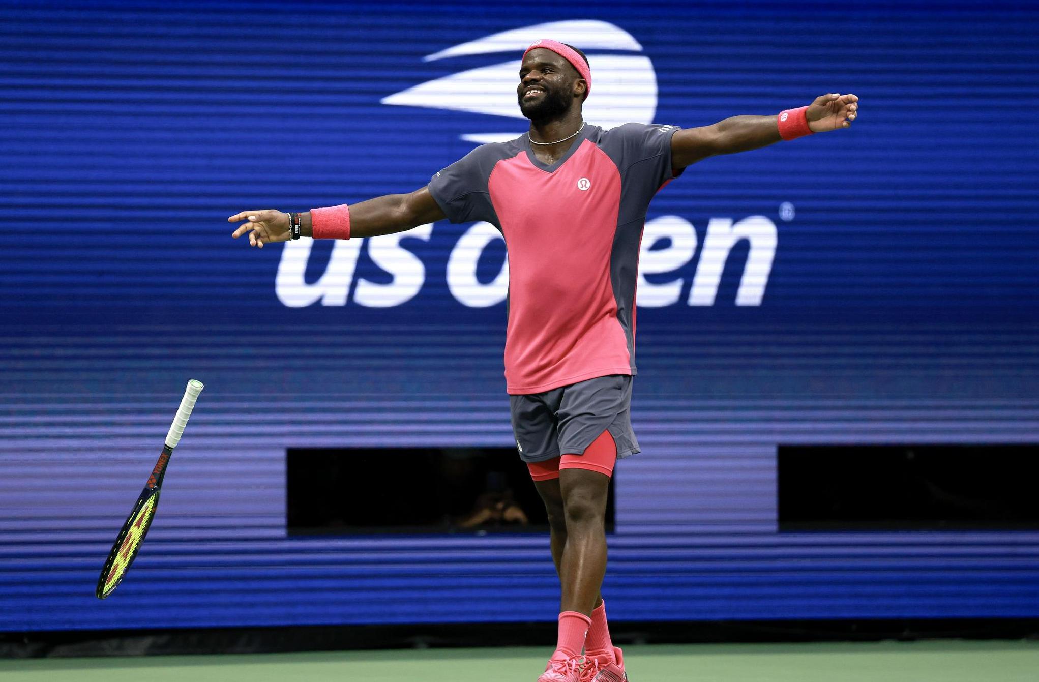 Tiafoe uprizoril veliko vrnitev; pravkar Alcaraz − Shelton 7:6, 1:6, 3:6, 6:1