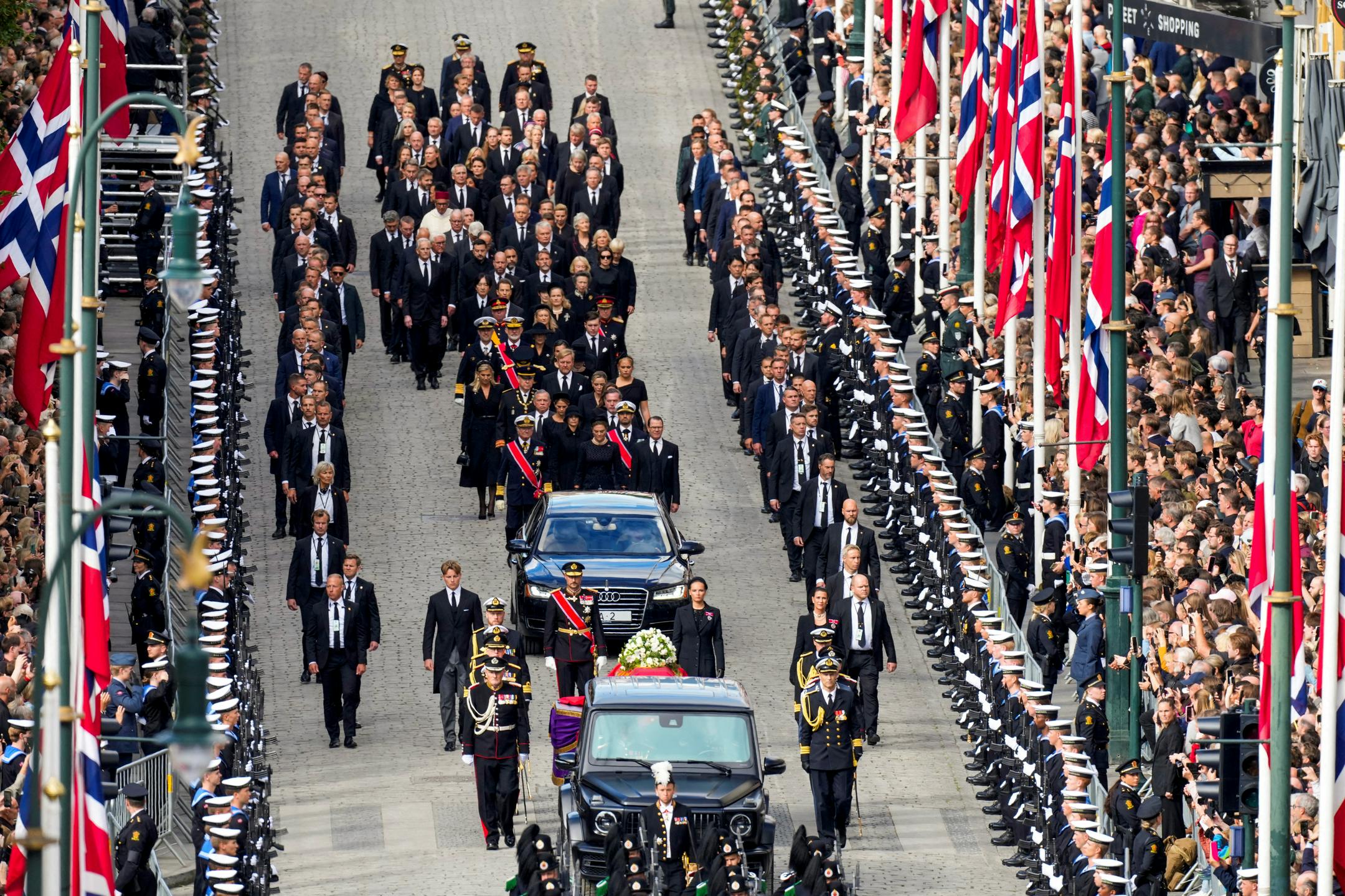 Na Norveškem se poslavljajo od priljubljenega kralja Haralda V.