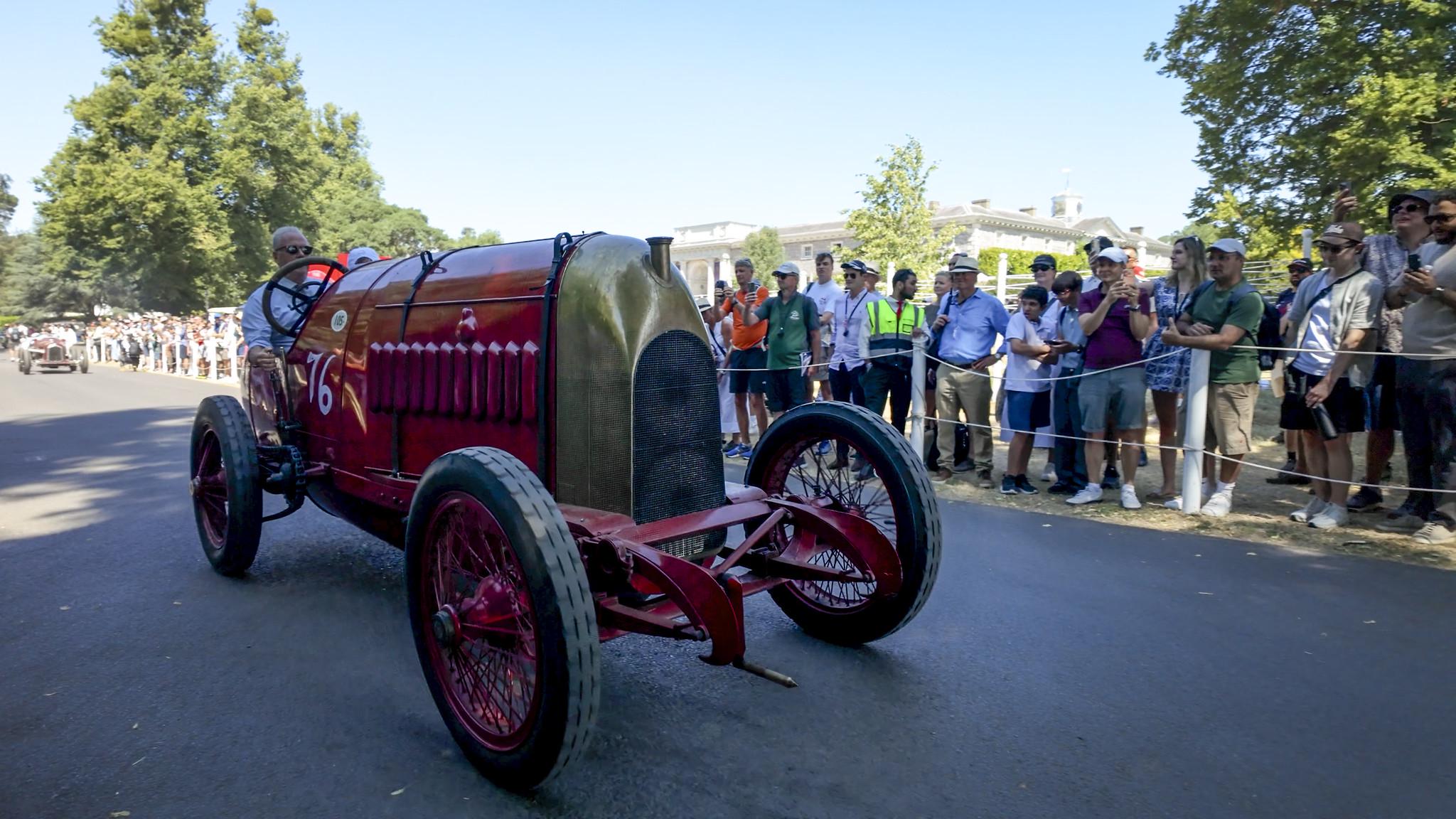 Goodwood: Od smrtonosnih dirkaških legend do tiranozavrove kosti