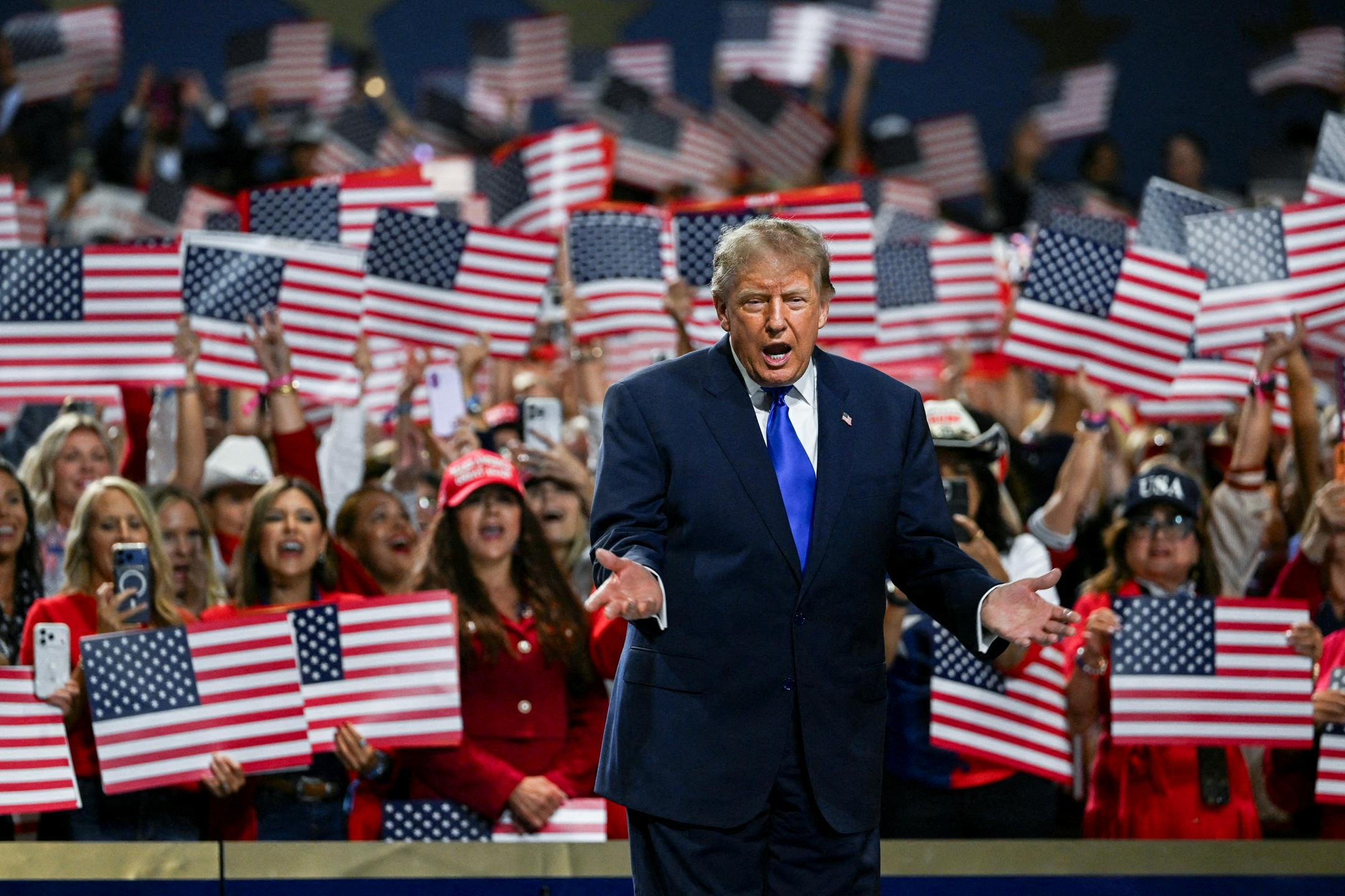 Trump v primeru zmage republikancev na vmesnih volitvah vsakemu Američanu obljubil 5000 dolarjev