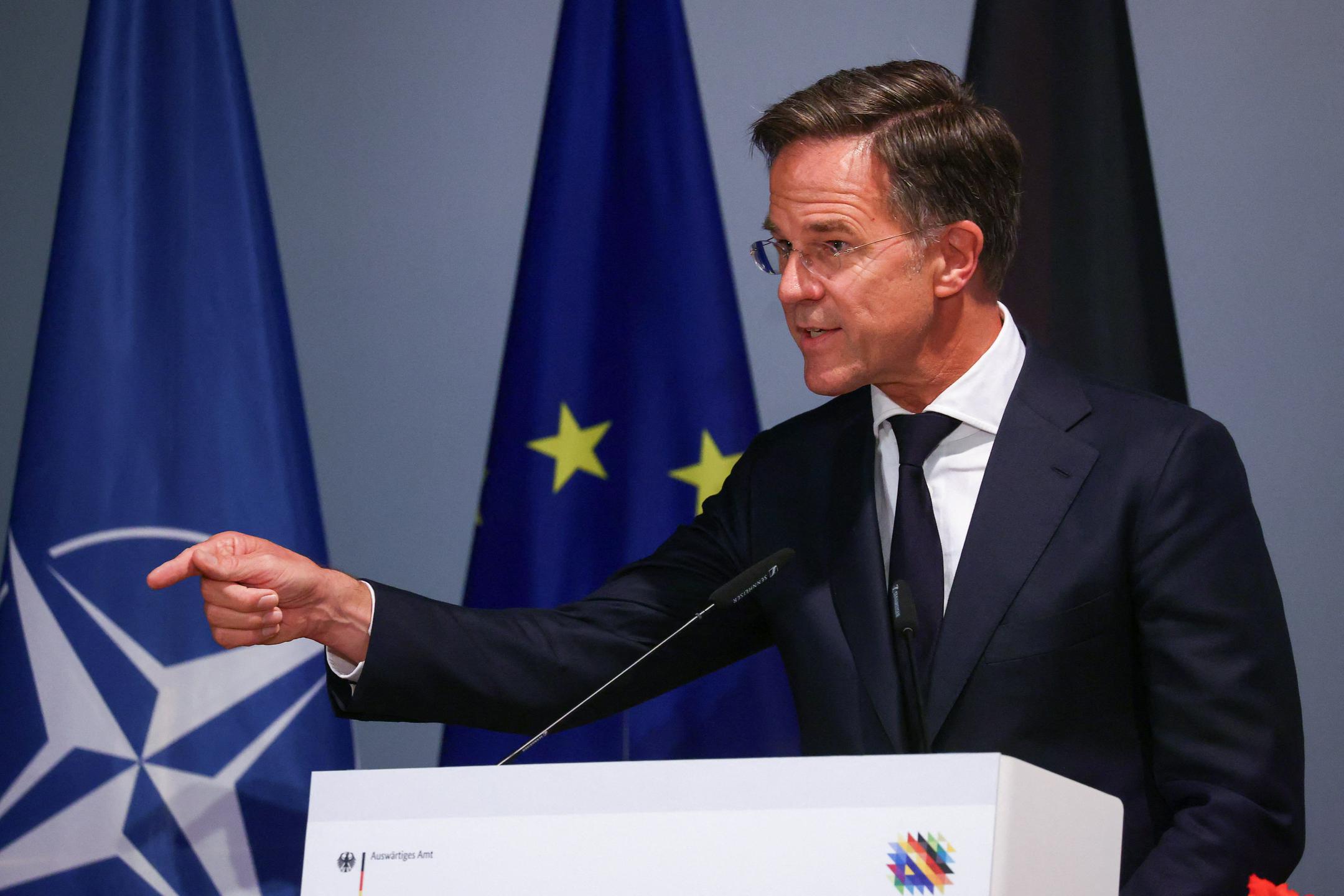 Rutte pozval Nemčijo, naj vztraja pri podpori Ukrajini in visokih obrambnih izdatkih