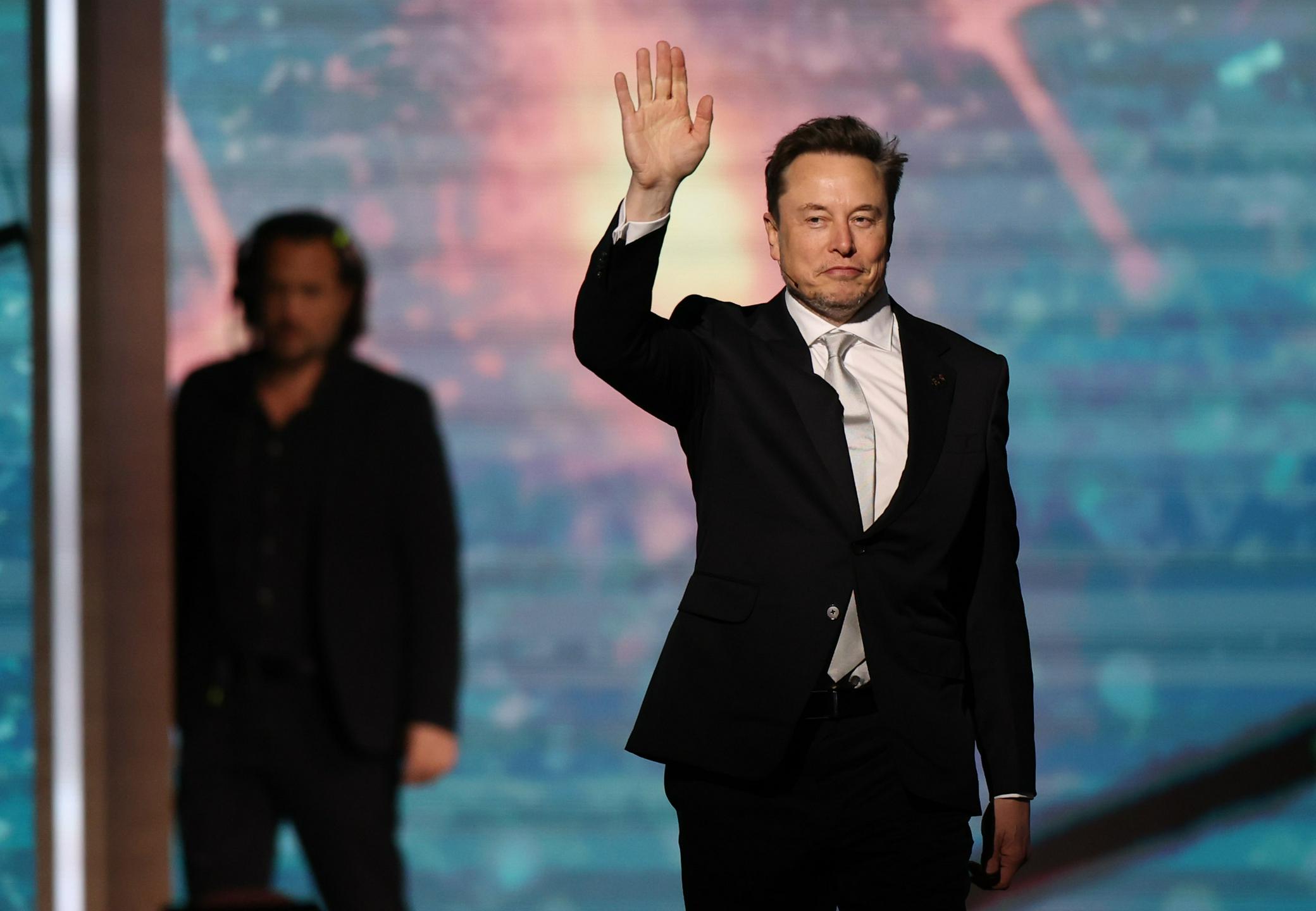Tudi Musk in Altman pravita, da je treba glede umetne inteligence stisniti zavoro