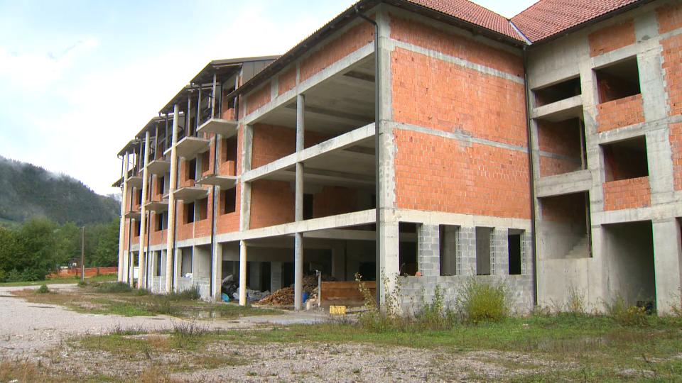 Nesojeni dom starejših prodajajo za 400.000 evrov